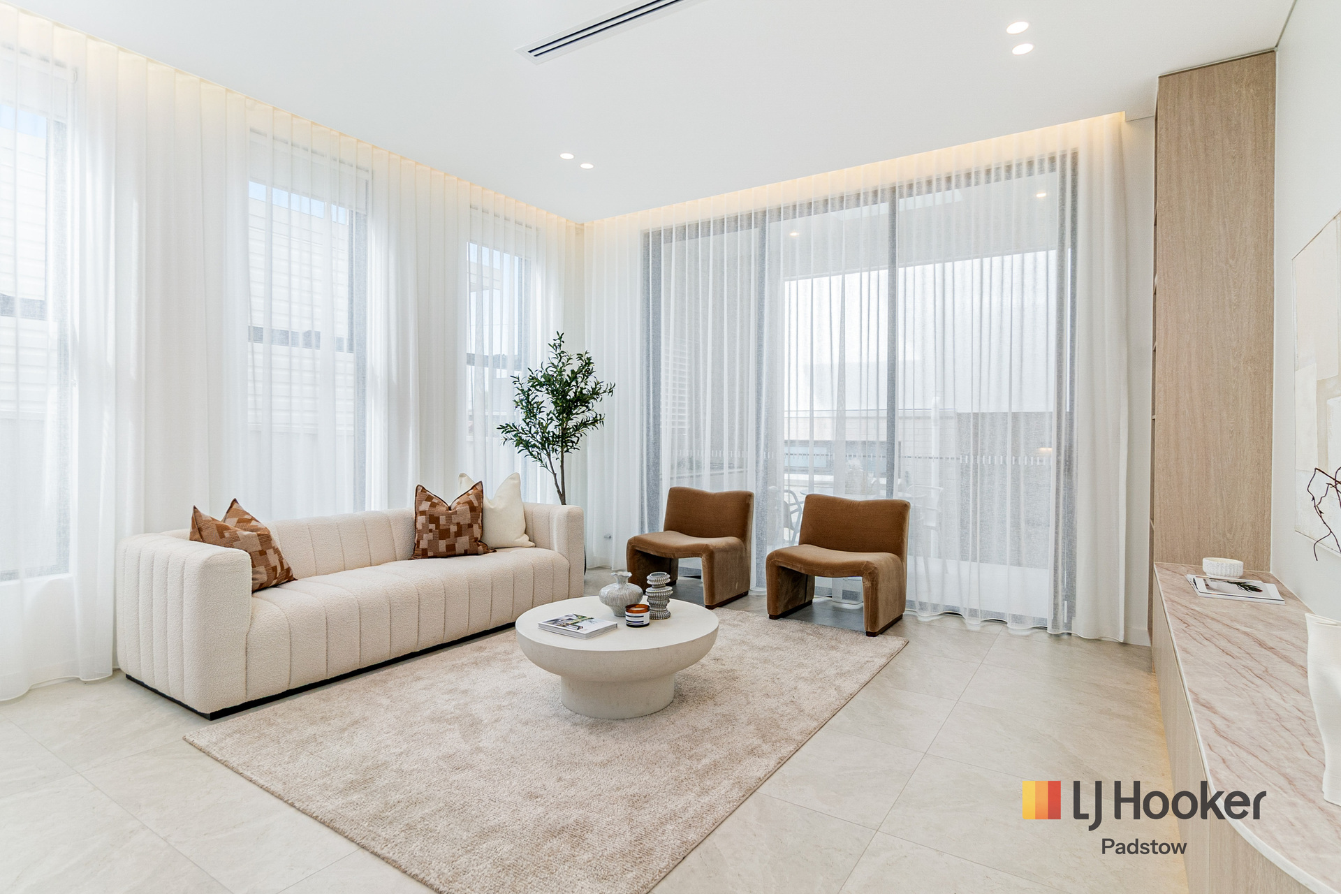 6-bedroom unit at 31 Faraday Road, Padstow, NSW 2211, Canterbury-Bankstown, New South Wales