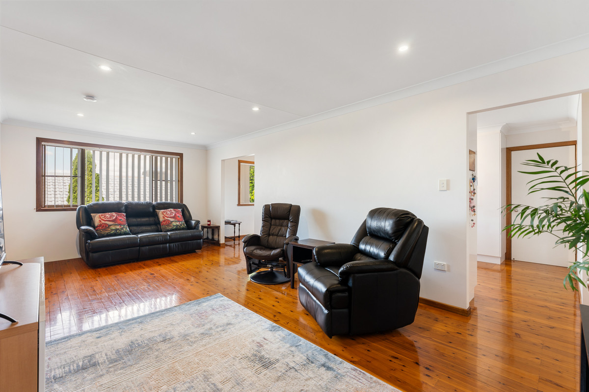 8 BARRYMOUNT CRESCENT, Mount Lofty QLD 4350 - Image 6