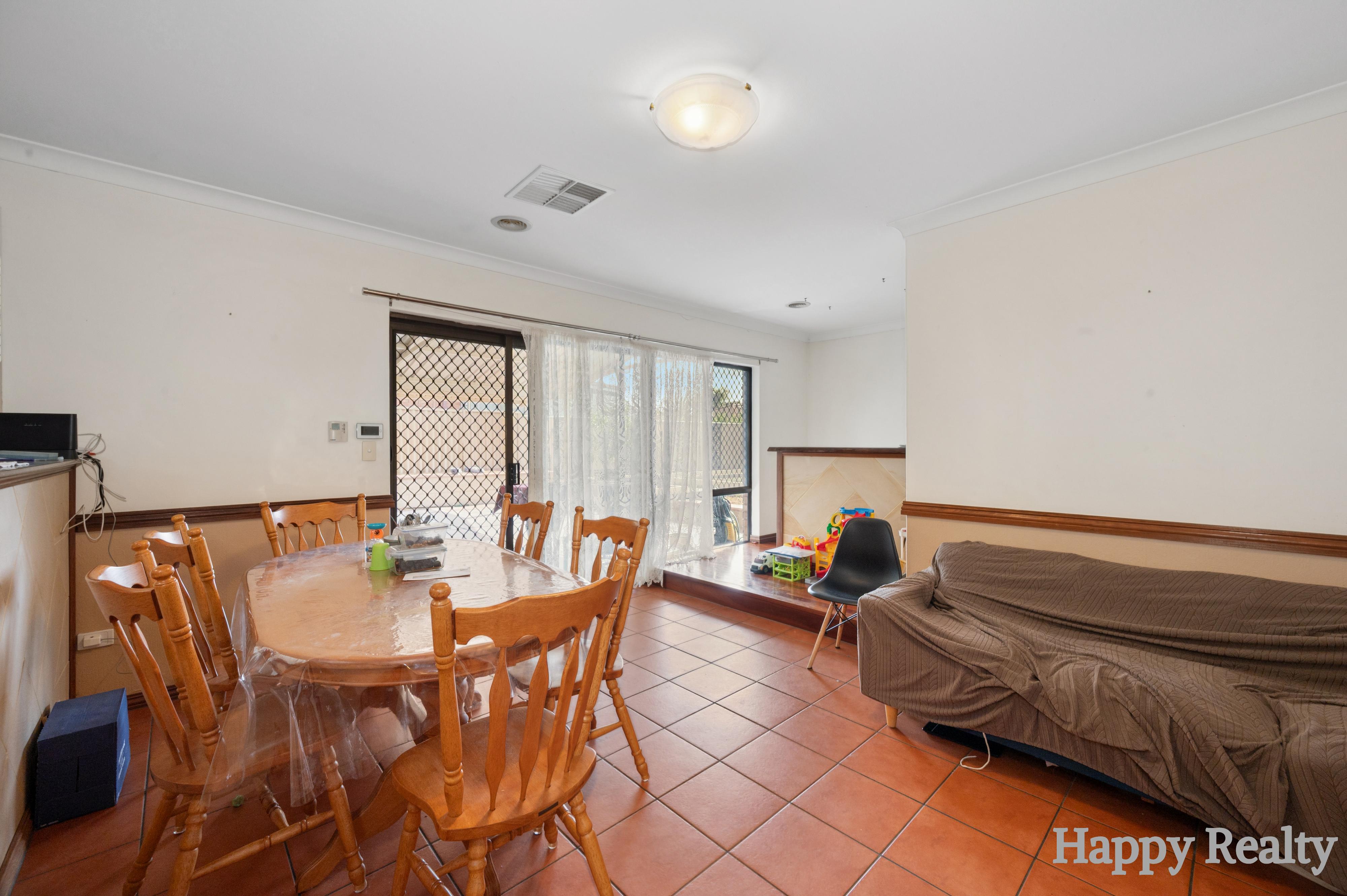 33 Forest Lakes Drive, Thornlie, WA 6108 - Image 10