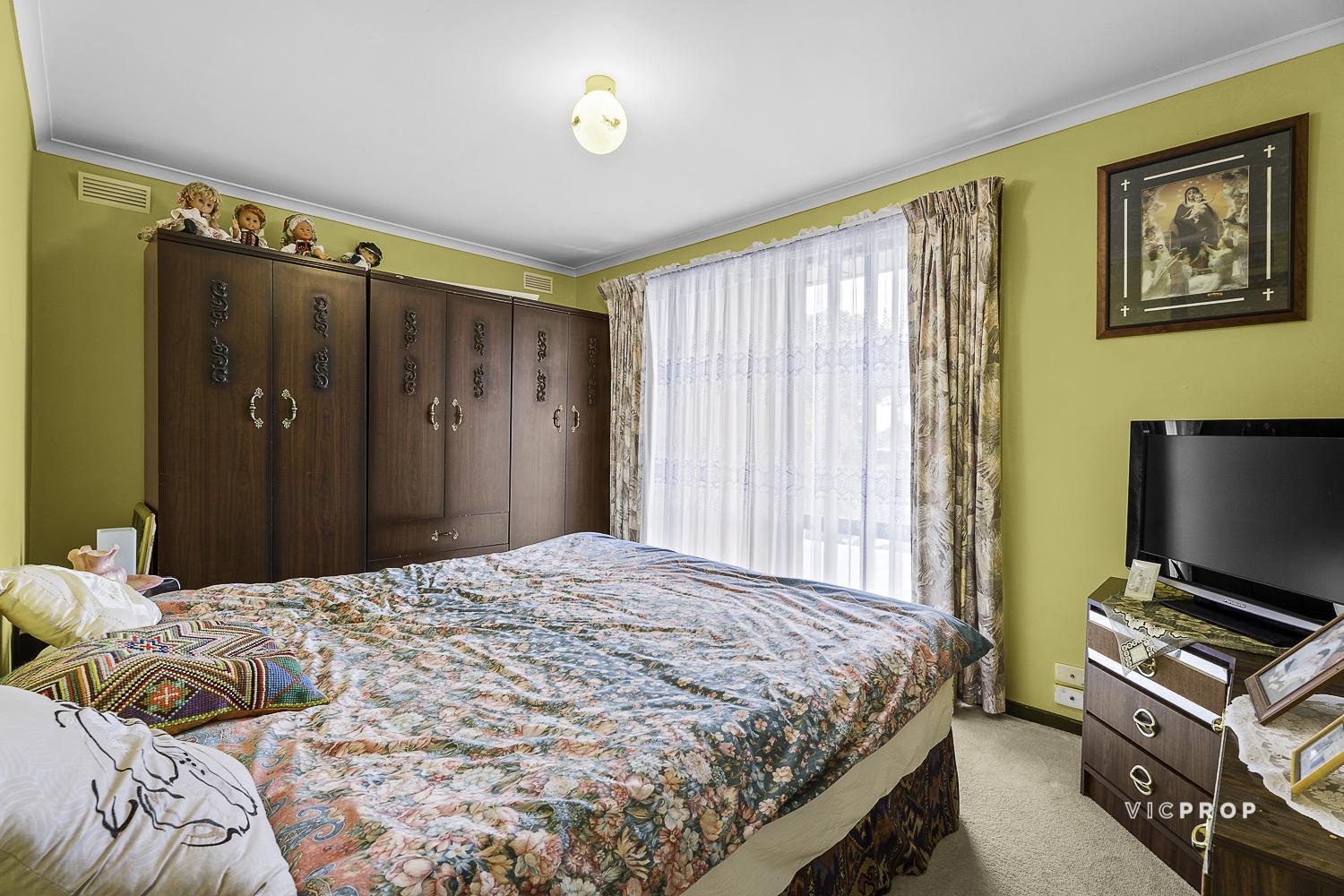 4-bedroom house at 43 OBERON AVENUE, St Albans VIC 3021, Brimbank, Victoria