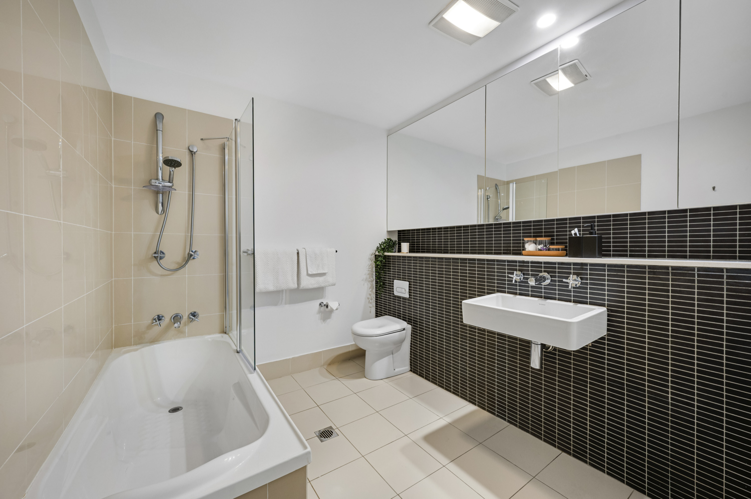 3-bedroom unit at VIRIDIAN 135 54 PRINTERS WAY, KINGSTON ACT 2604, Unincorporated Act, Australian Capital Territory