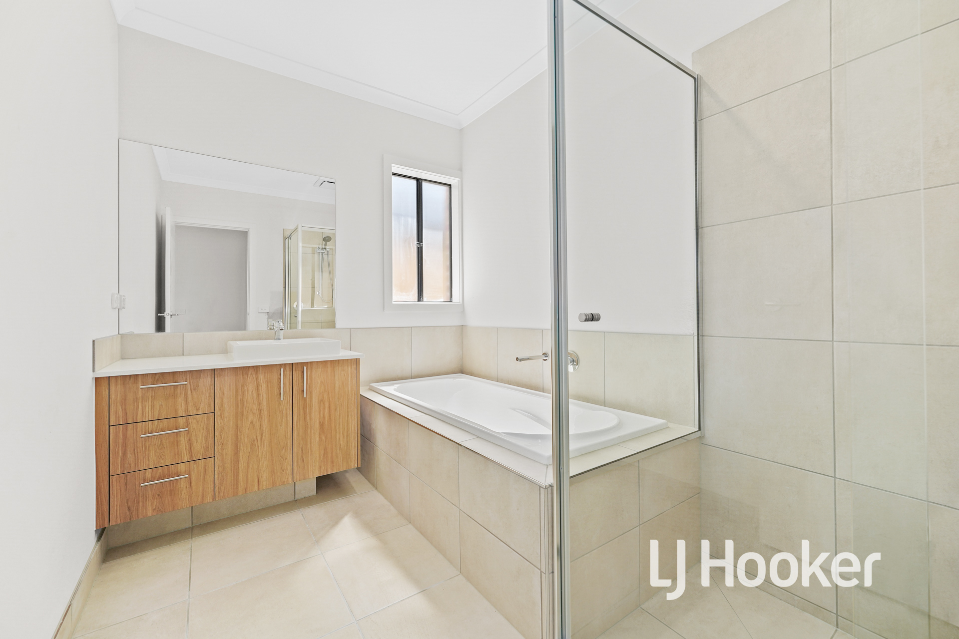 7 Maserati Way, Cranbourne East, VIC 3977 - Image 9