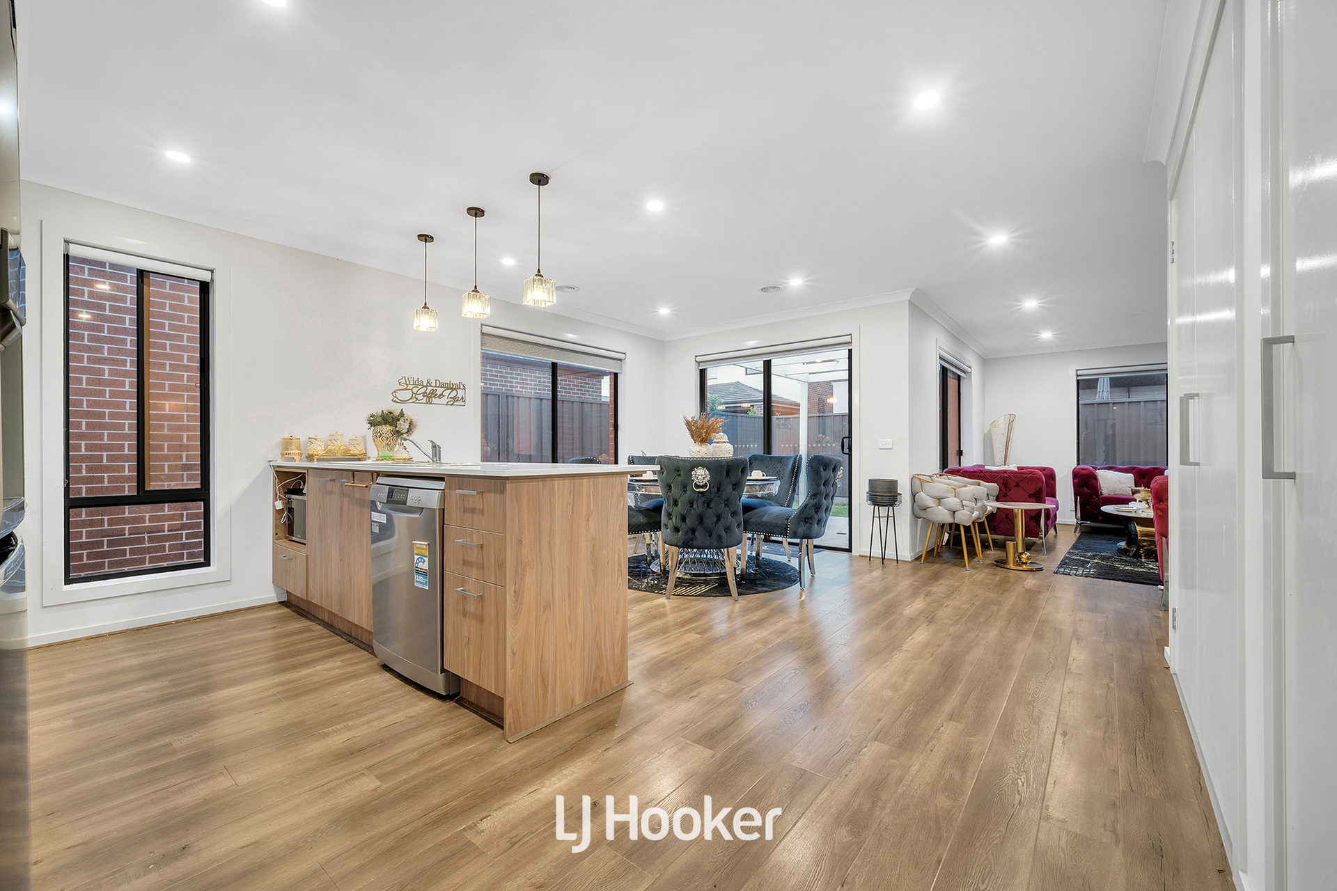 11 Carnelian Circuit, Clyde North, VIC 3978 - Image 6