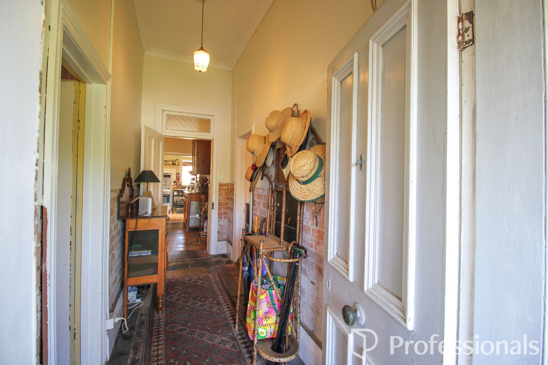 129 Commercial Road, Yarram, VIC 3971 - Image 2
