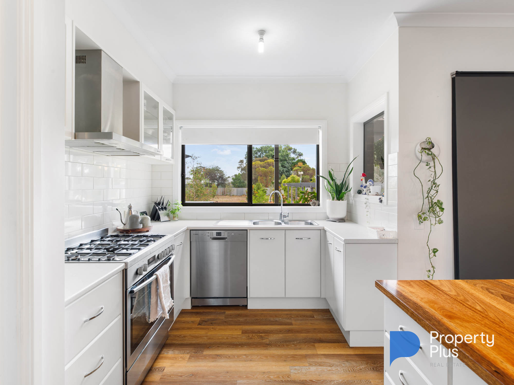4-bedroom house at 15-17 Wright Street, Charlton, VIC 3525, Buloke, Victoria