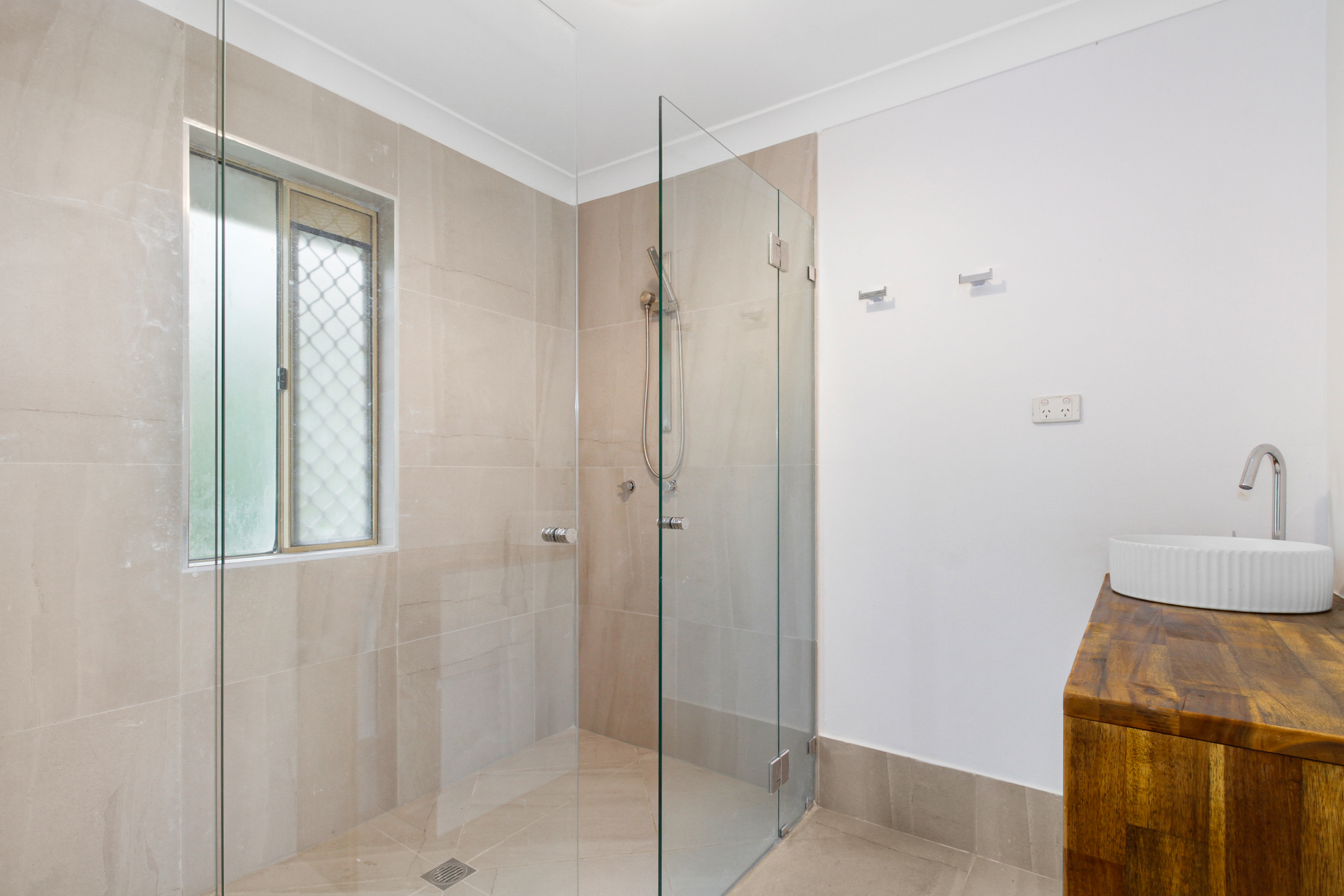 17 Wyena Avenue, Lamb Island, Qld, 4184 - Image 10