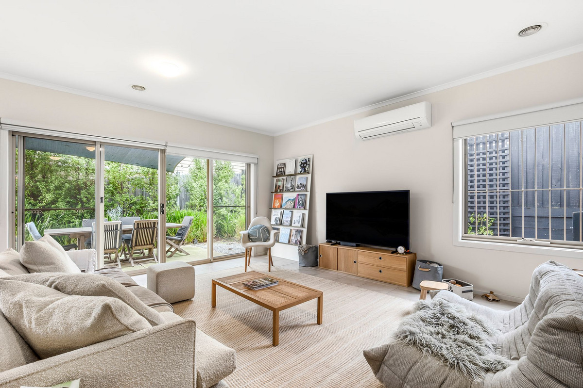 3-bedroom unit at 2/2 Fairbrae Avenue, Belmont, VIC 3216, Greater Geelong, Victoria