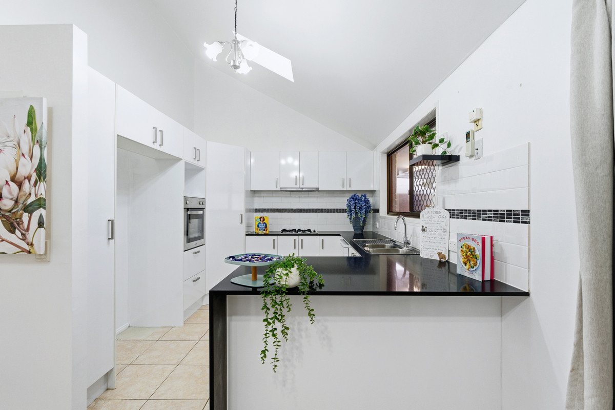 25 Dorachus Drive, Regents Park, QLD 4118 - Image 5