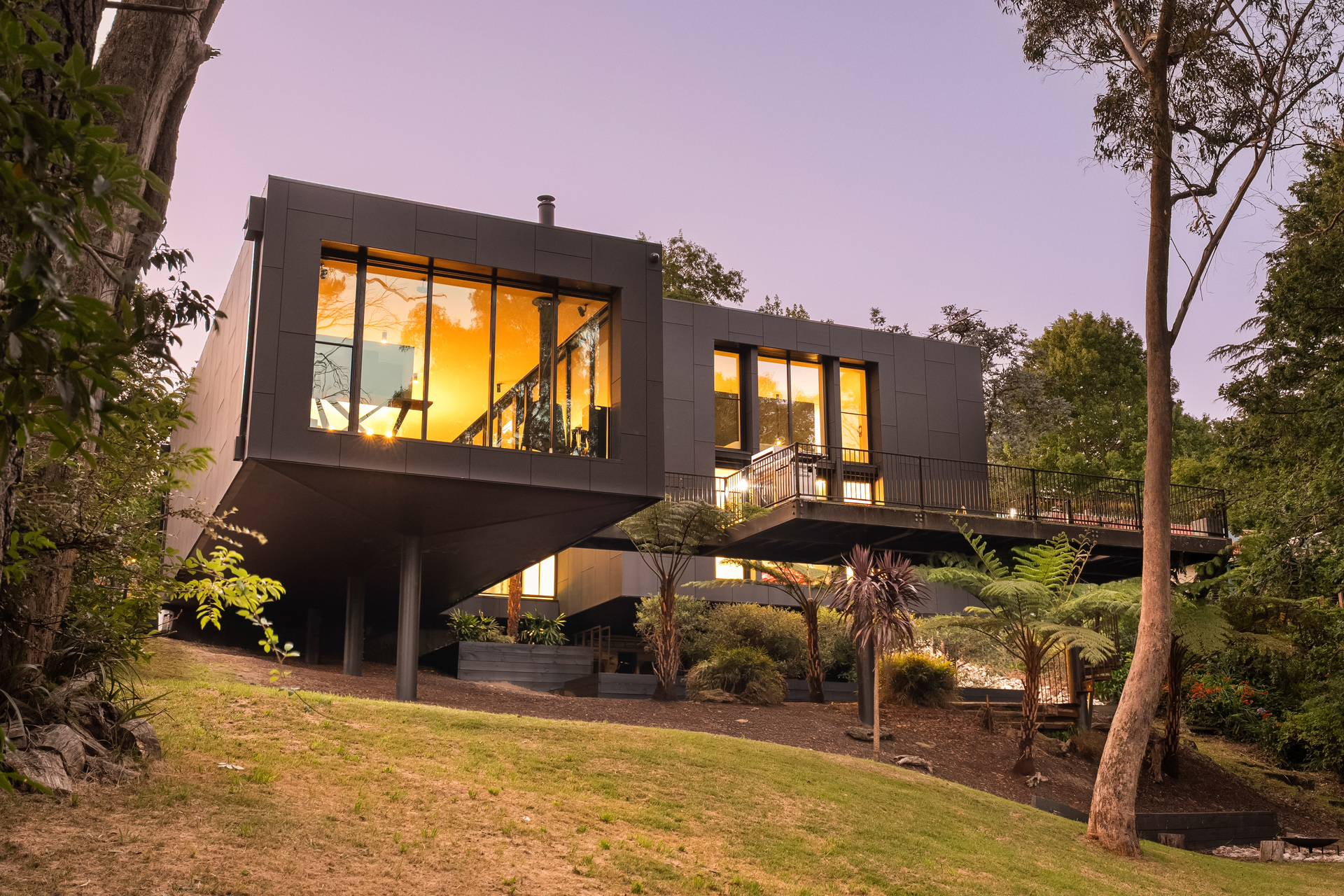 11 WINSTON STREET, Leura NSW 2780 - Image 1