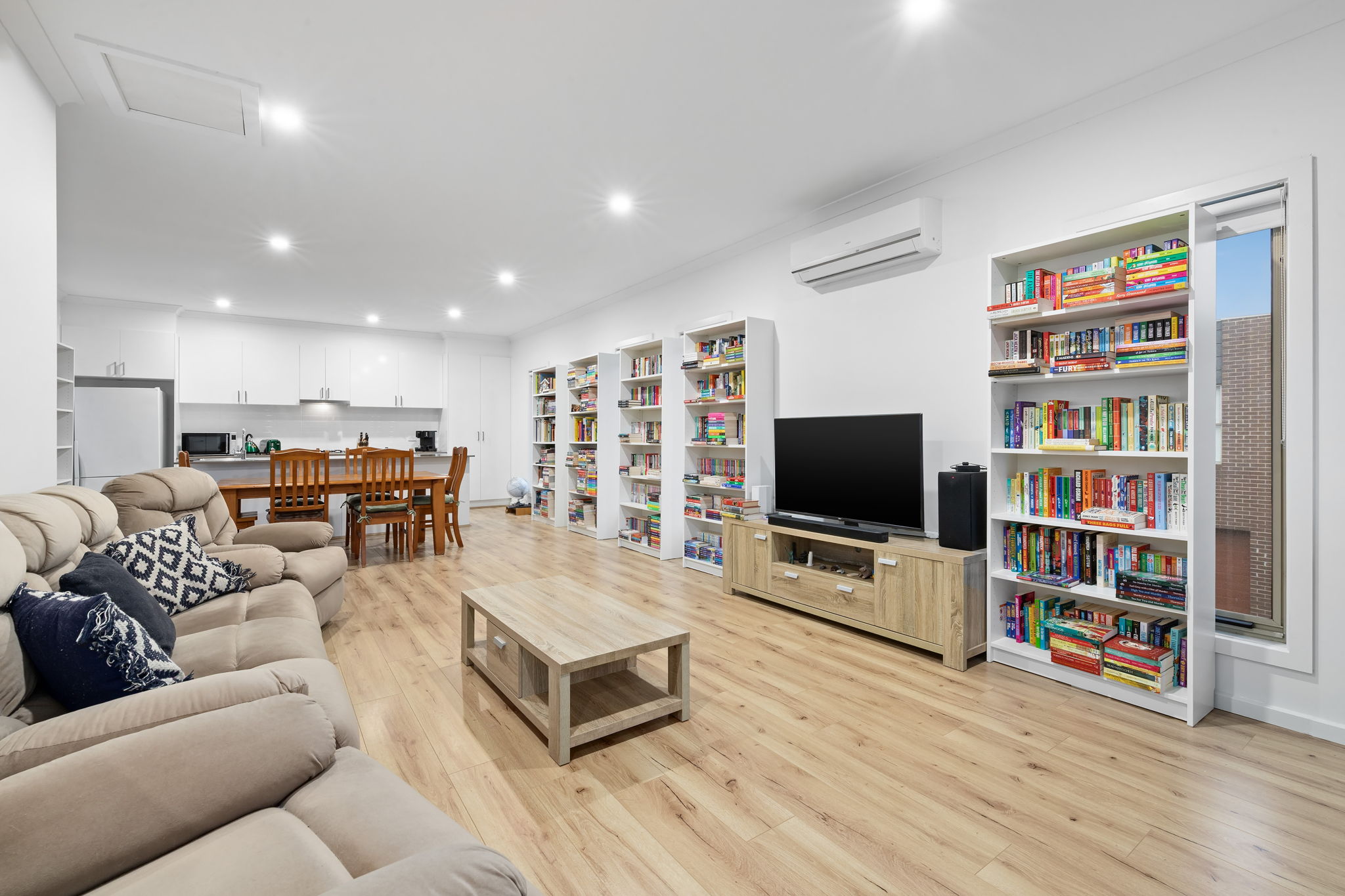 1 RICHHAVEN PLACE, Epping VIC 3076 - Image 2