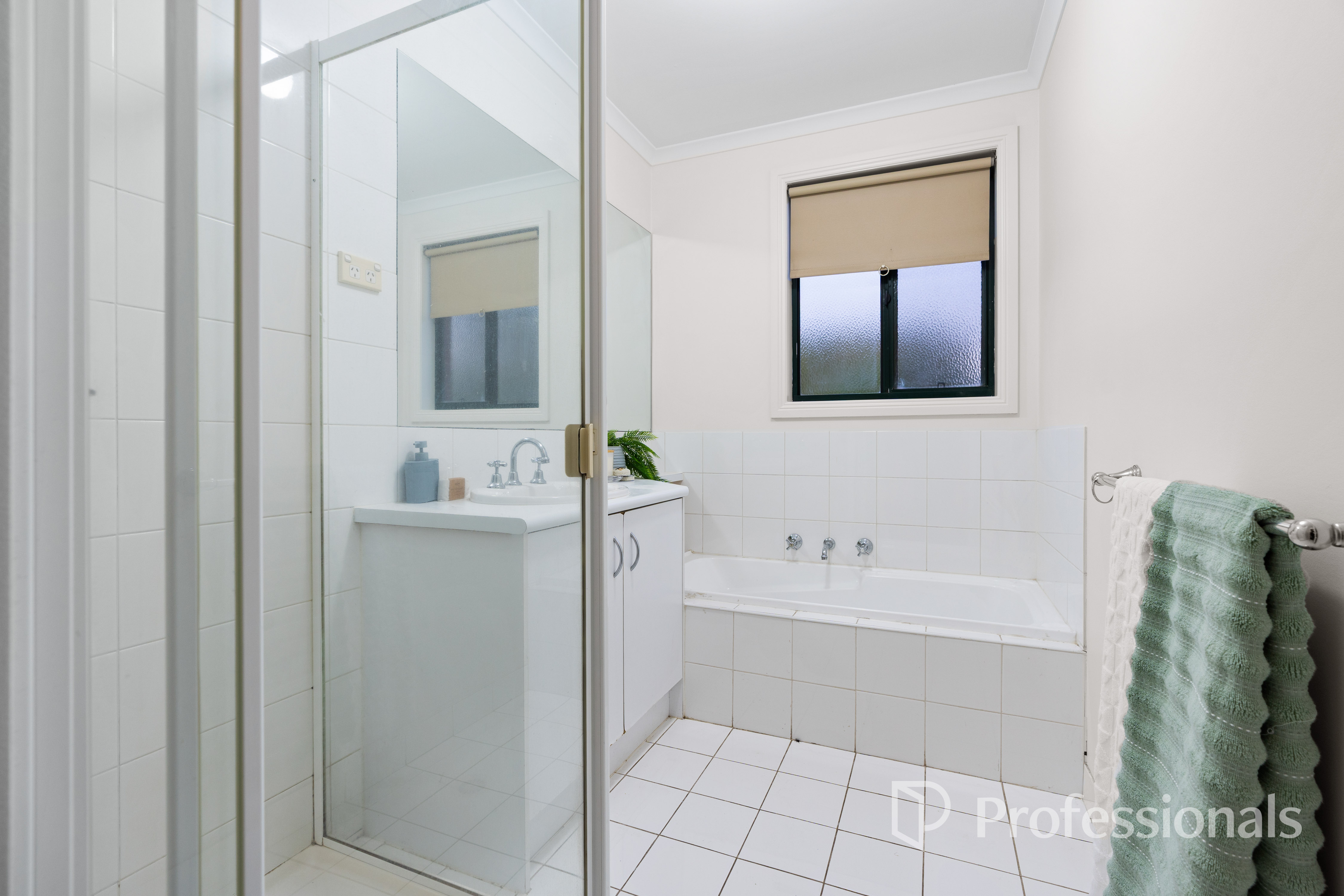 3-bedroom unit at 18 15 LEWIS ROAD, WANTIRNA SOUTH VIC 3152, Knox, Victoria