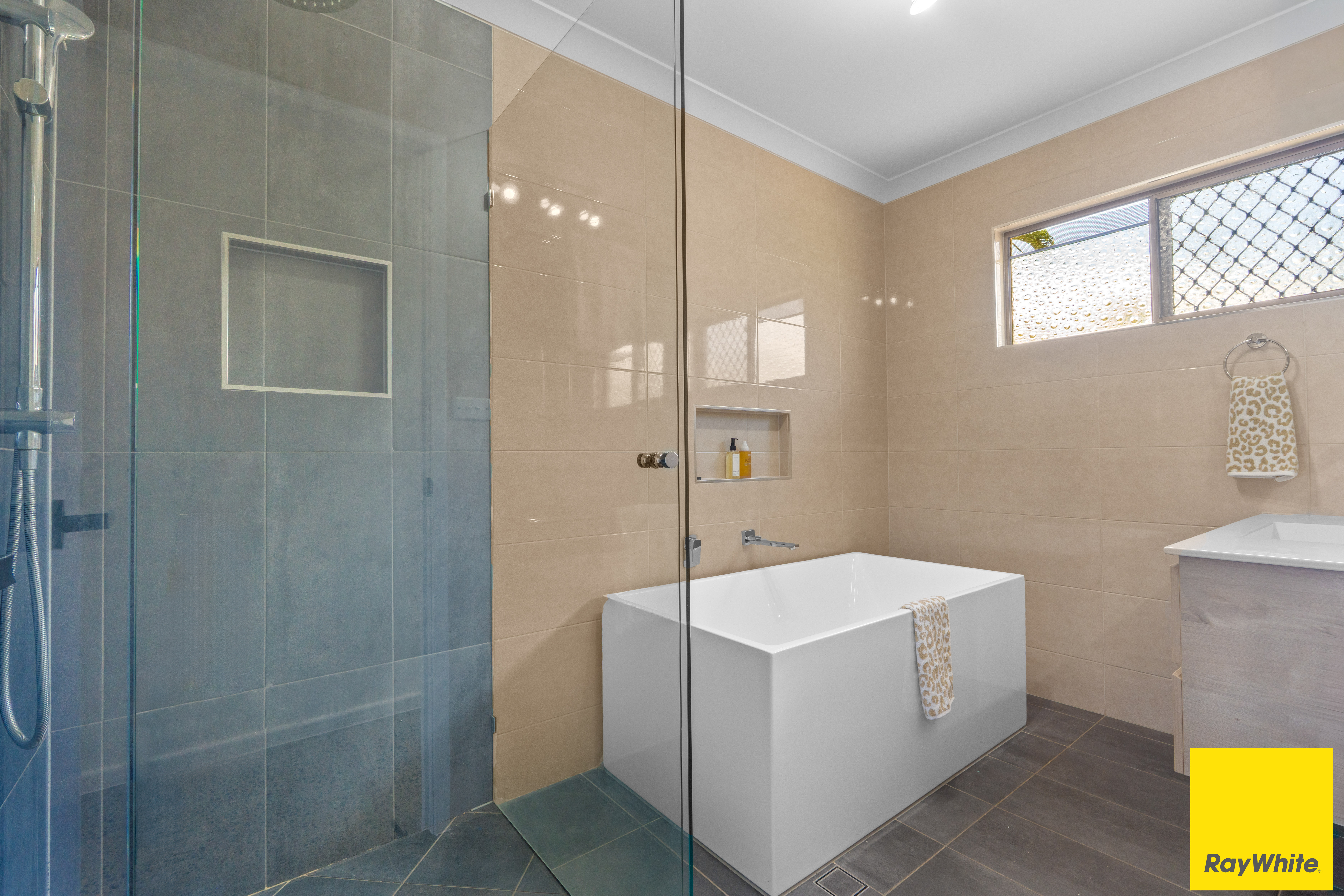 13 HOPE STREET, Clifton Beach QLD 4879 - Image 4