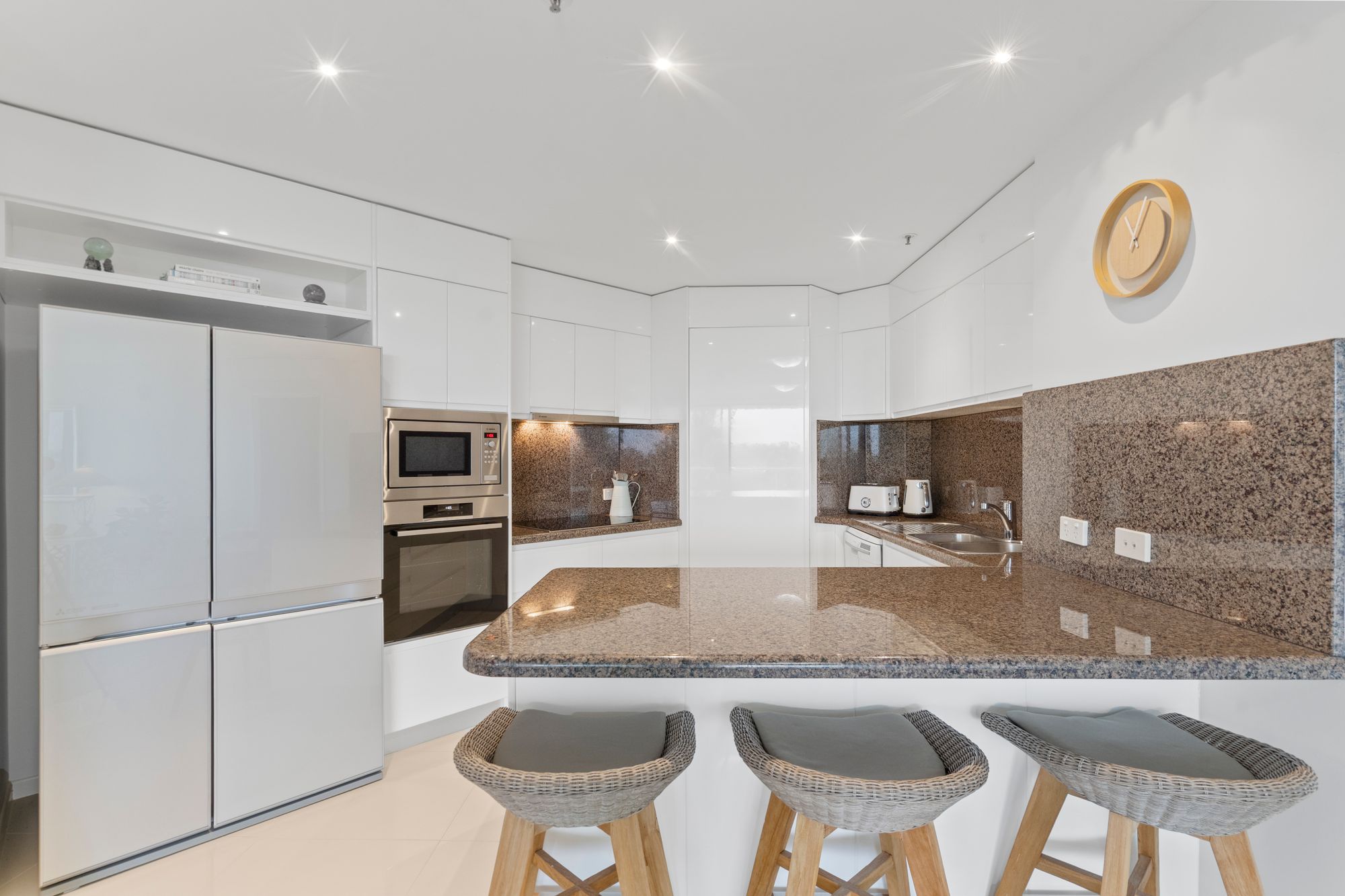 18 177 OLD BURLEIGH ROAD, BROADBEACH QLD 4218 - Image 4