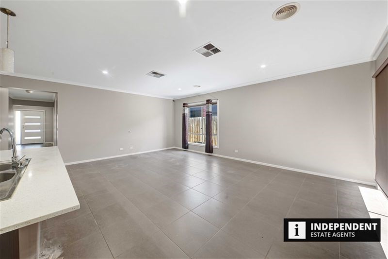 17 CORNWELL STREET, Melton South VIC 3338 - Image 9