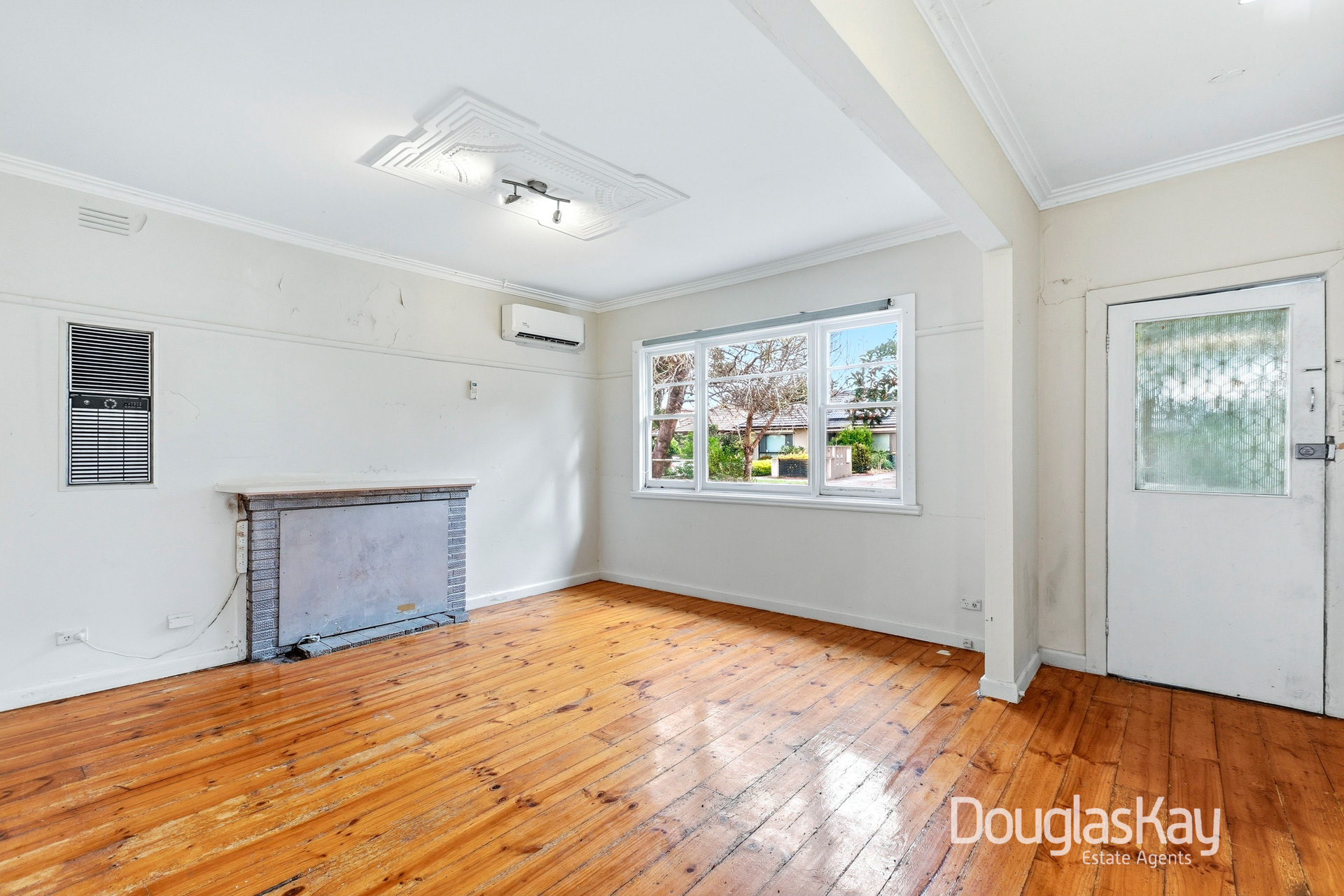 8 BAYNTON AVENUE, Sunshine North VIC 3020 - Image 3