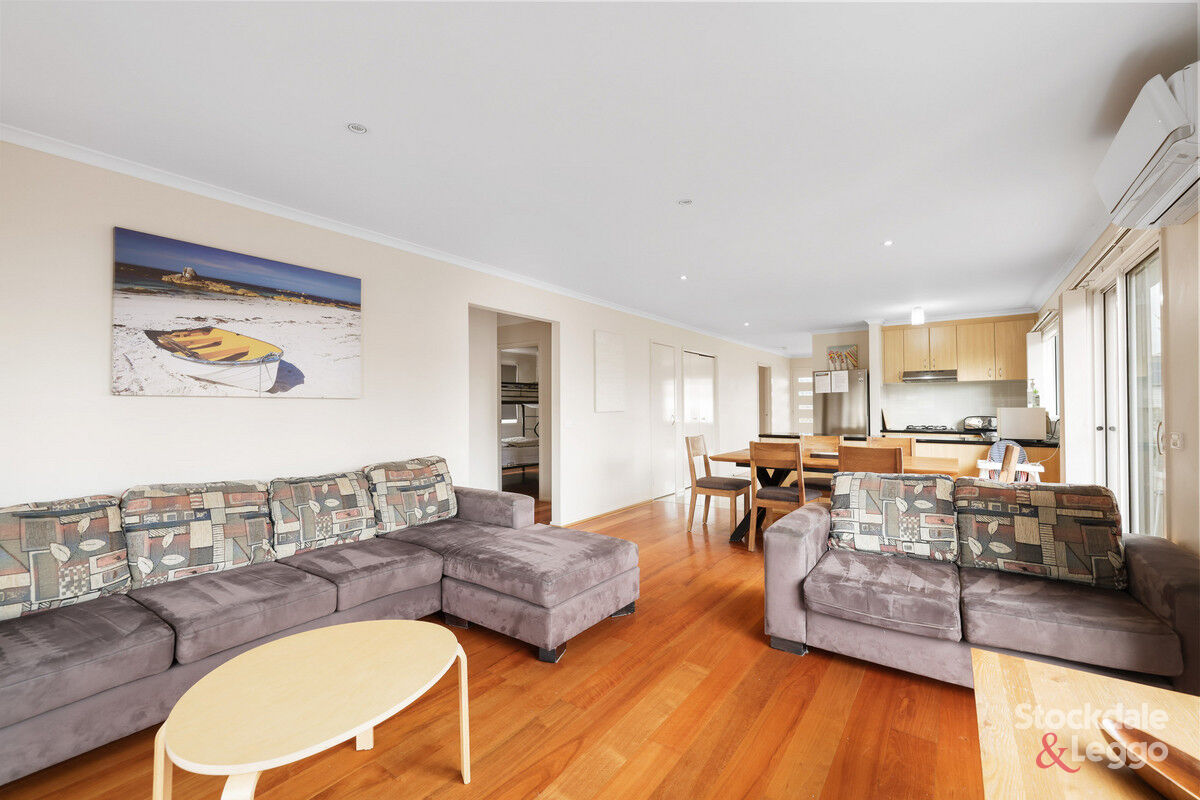 2/11 Douglas Road, Cowes, VIC 3922 - Image 6