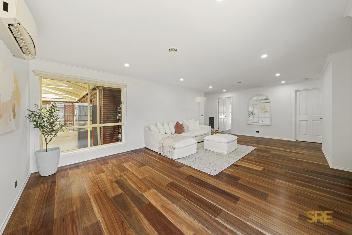 21 Ruxton Way, Hopetoun Park, VIC 3340 - Image 2