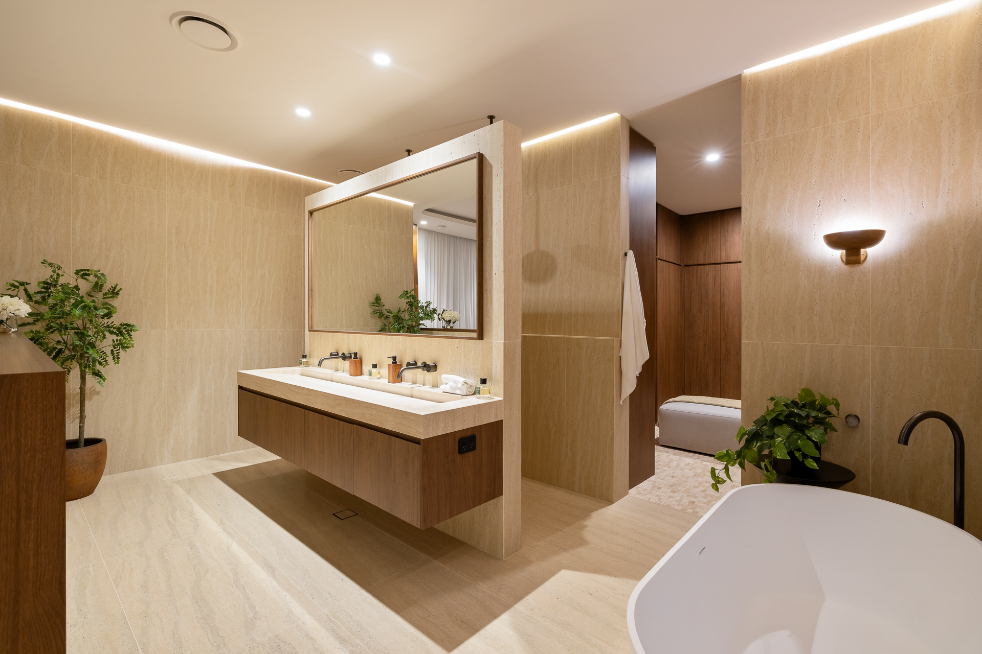 5 MONTE VISTA COURT, Broadbeach Waters QLD 4218 - Image 10