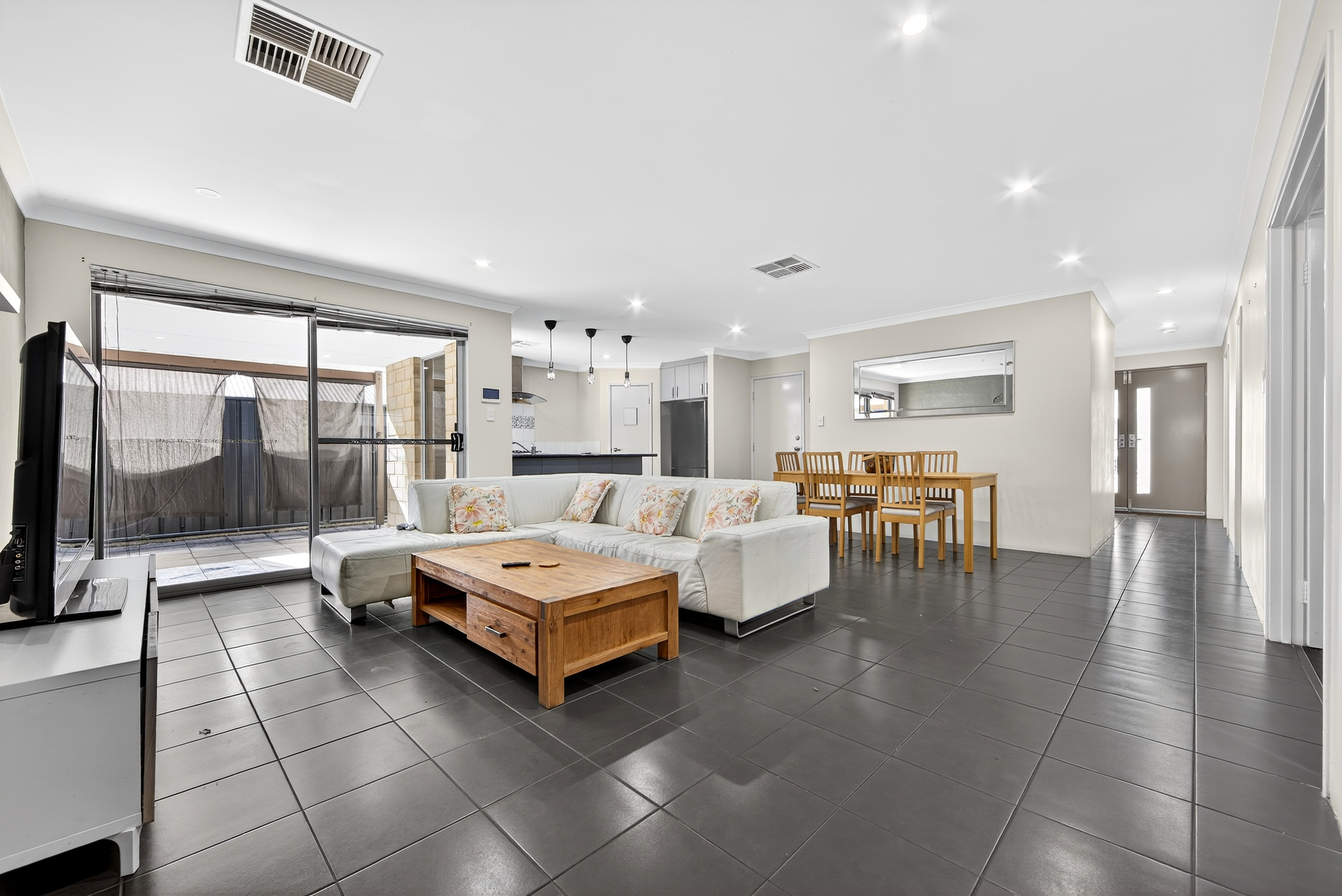 107 GLASSHOUSE DRIVE, Banksia Grove WA 6031 - Image 2