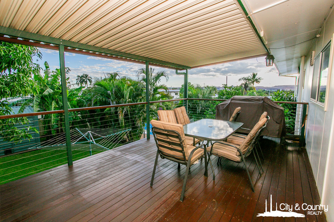 18 HINKLER CRESCENT, Sunset QLD 4825 - Image 2