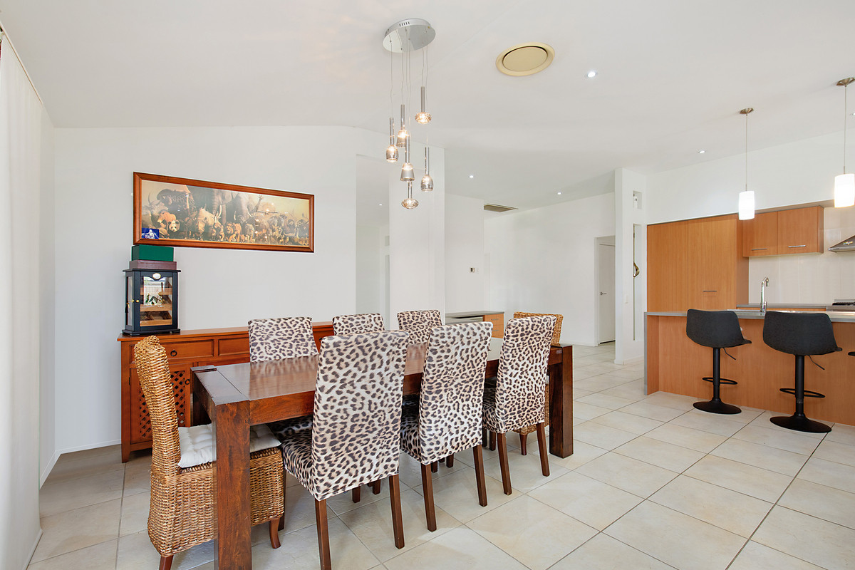 7 Denver Grove, Regents Park, QLD 4118 - Image 2