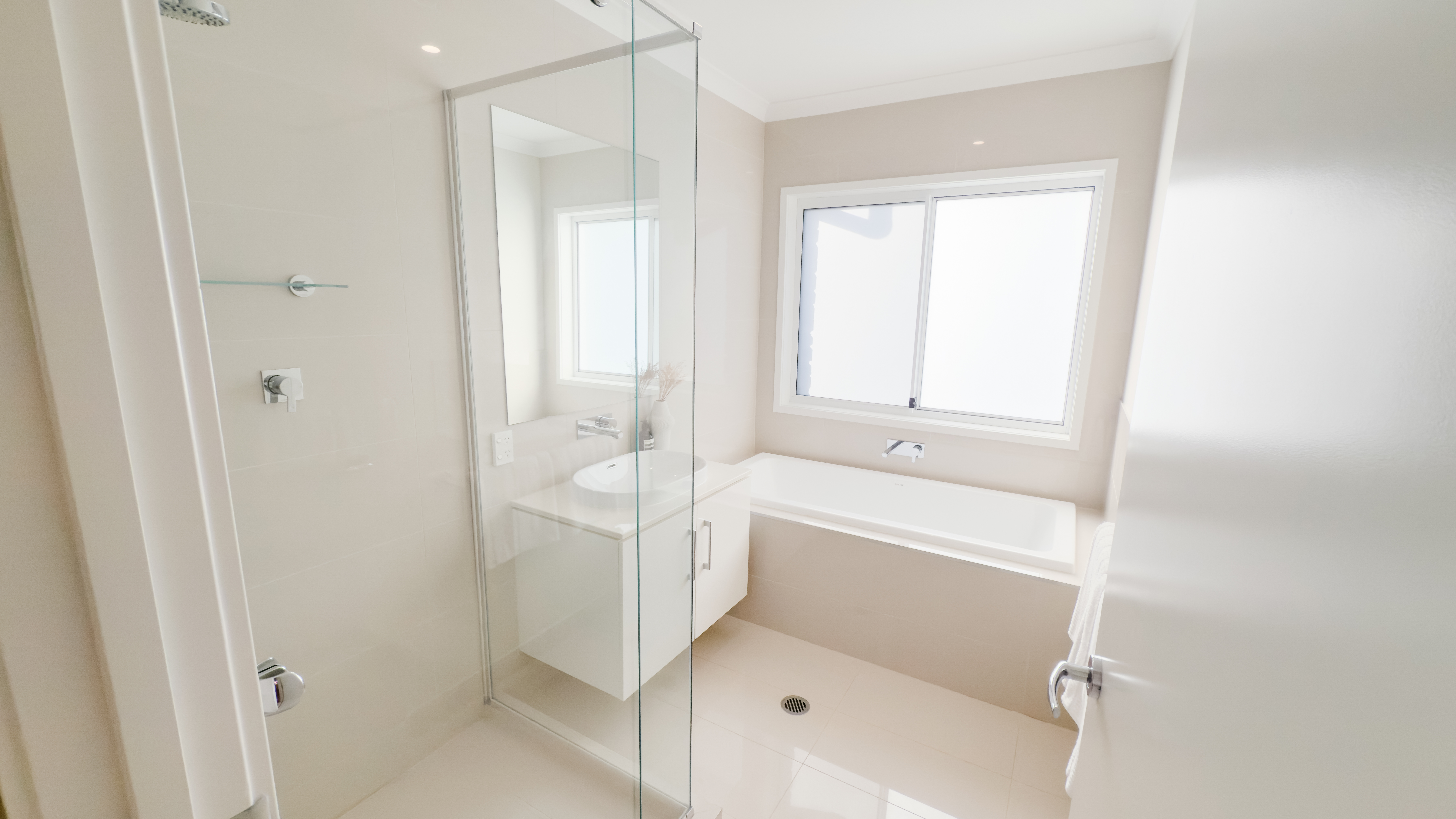 13 Bridgewater Crs, Redland Bay, Qld, 4165 - Image 2