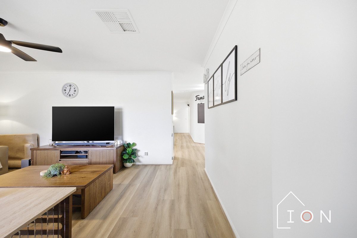 7 SNEDDON DRIVE, Narre Warren South VIC 3805 - Image 2