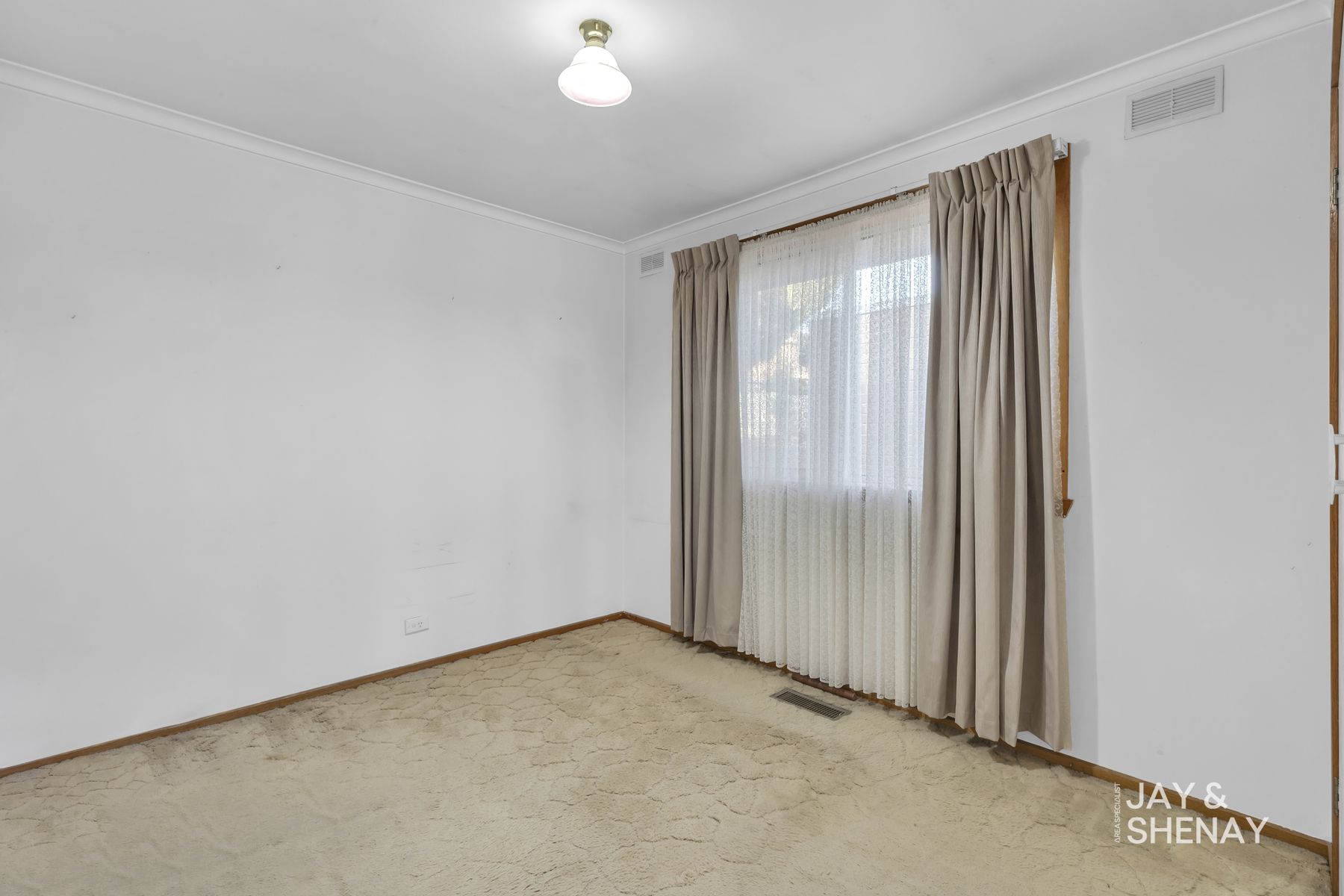 32 Zachary Hicks Crescent, Endeavour Hills, VIC 3802 - Image 6