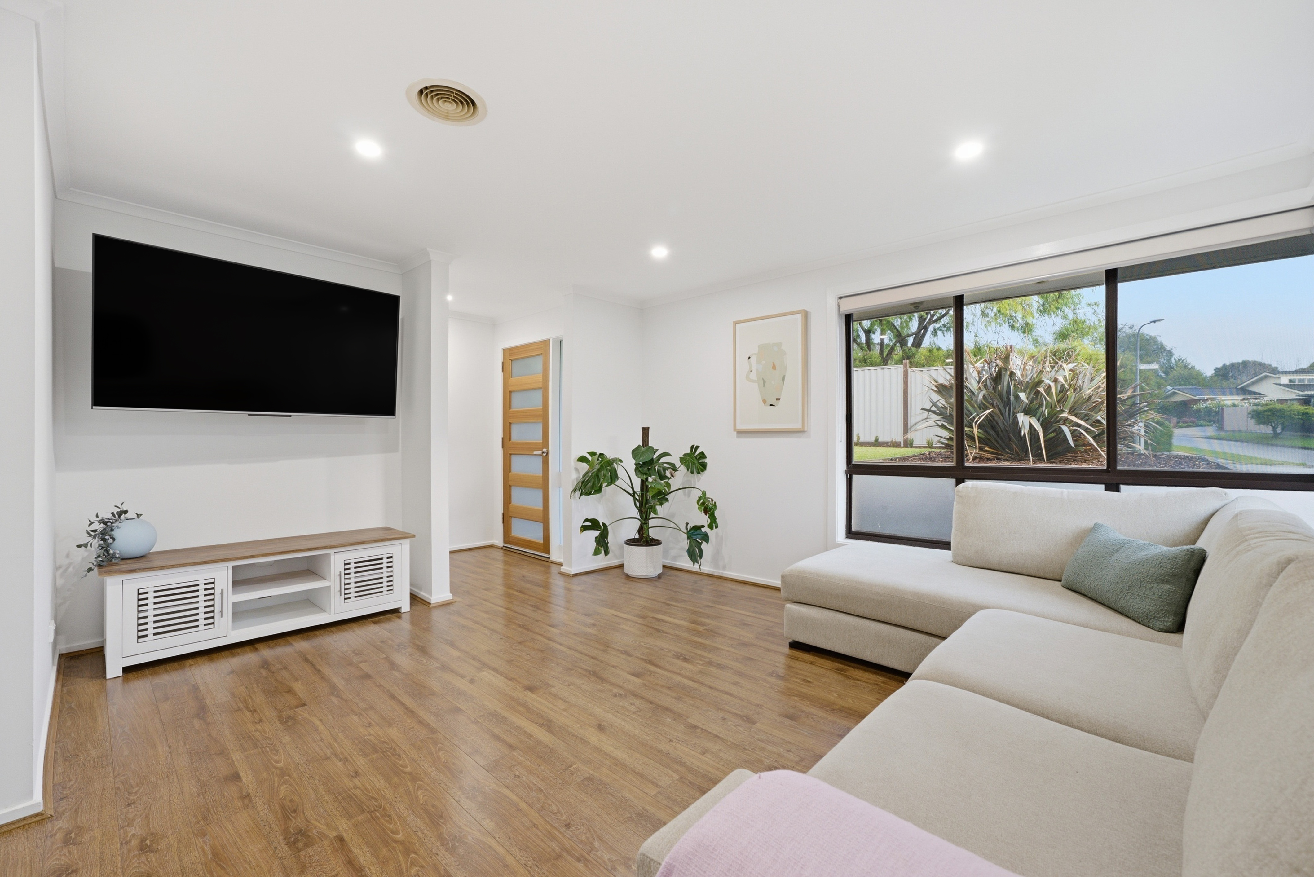 3-bedroom unit at 1 5 ANTHONY DRIVE, LYSTERFIELD VIC 3156, Knox, Victoria