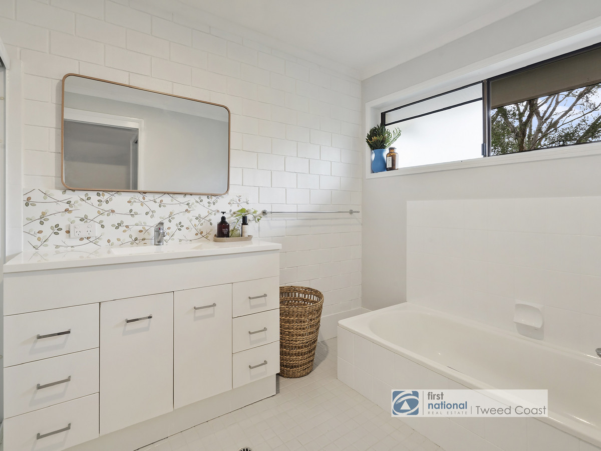4 10 HONEYSUCKLE STREET, TWEED HEADS WEST NSW 2485 - Image 4