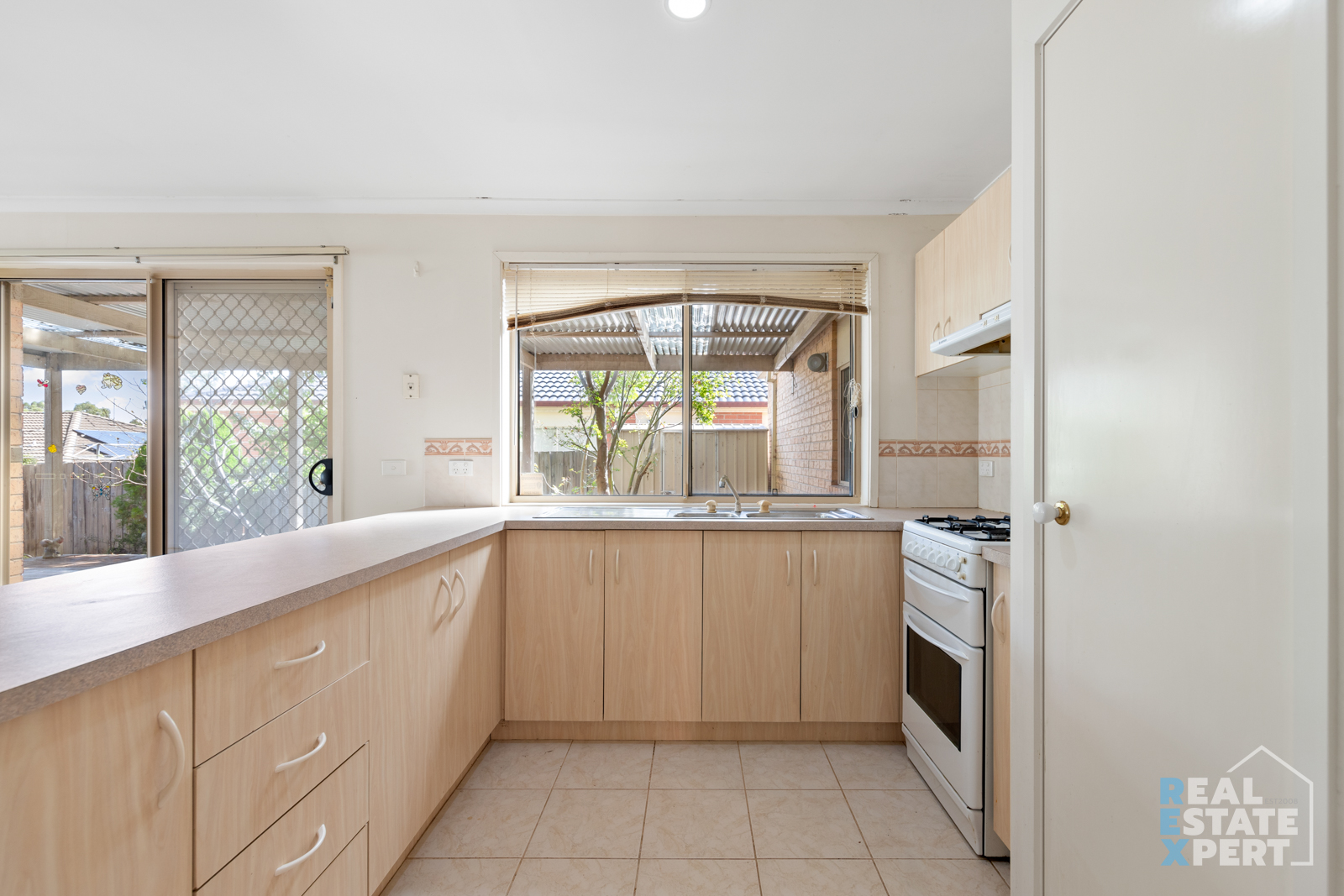 2 Greenlea Grove, Hampton Park, Vic, 3976 - Image 5