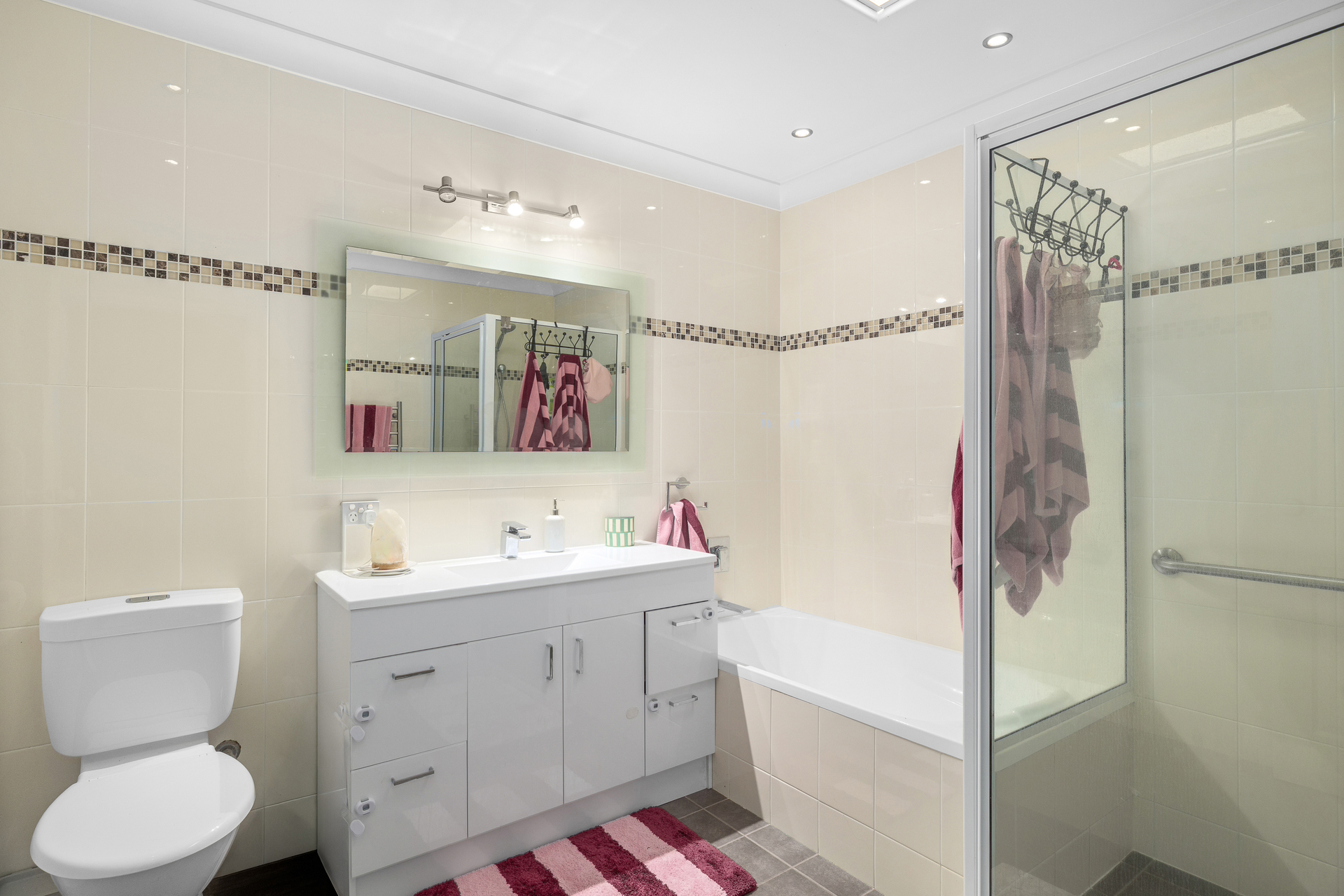 3-bedroom house at 37 WAREE DRIVE, Hillvue NSW 2340, Tamworth, New South Wales