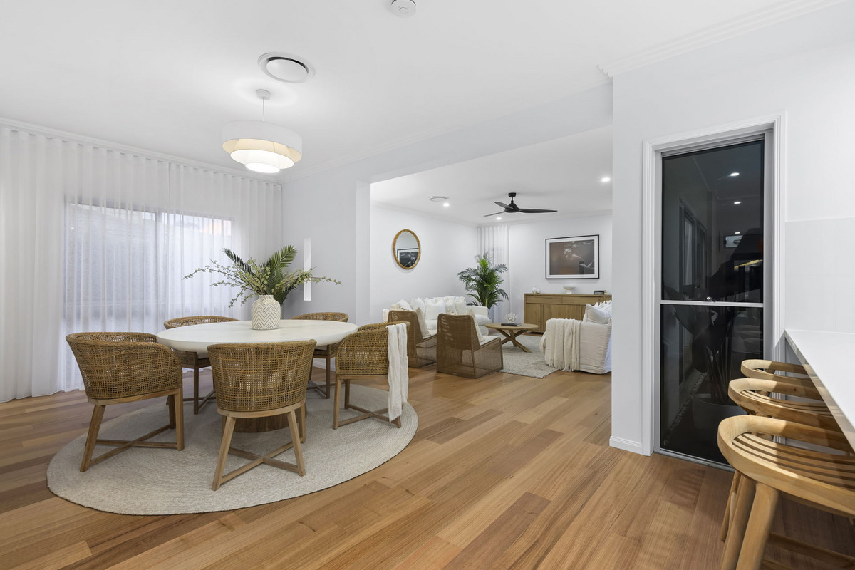 24 FEATHERTAIL PLACE, Gumdale QLD 4154 - Image 2