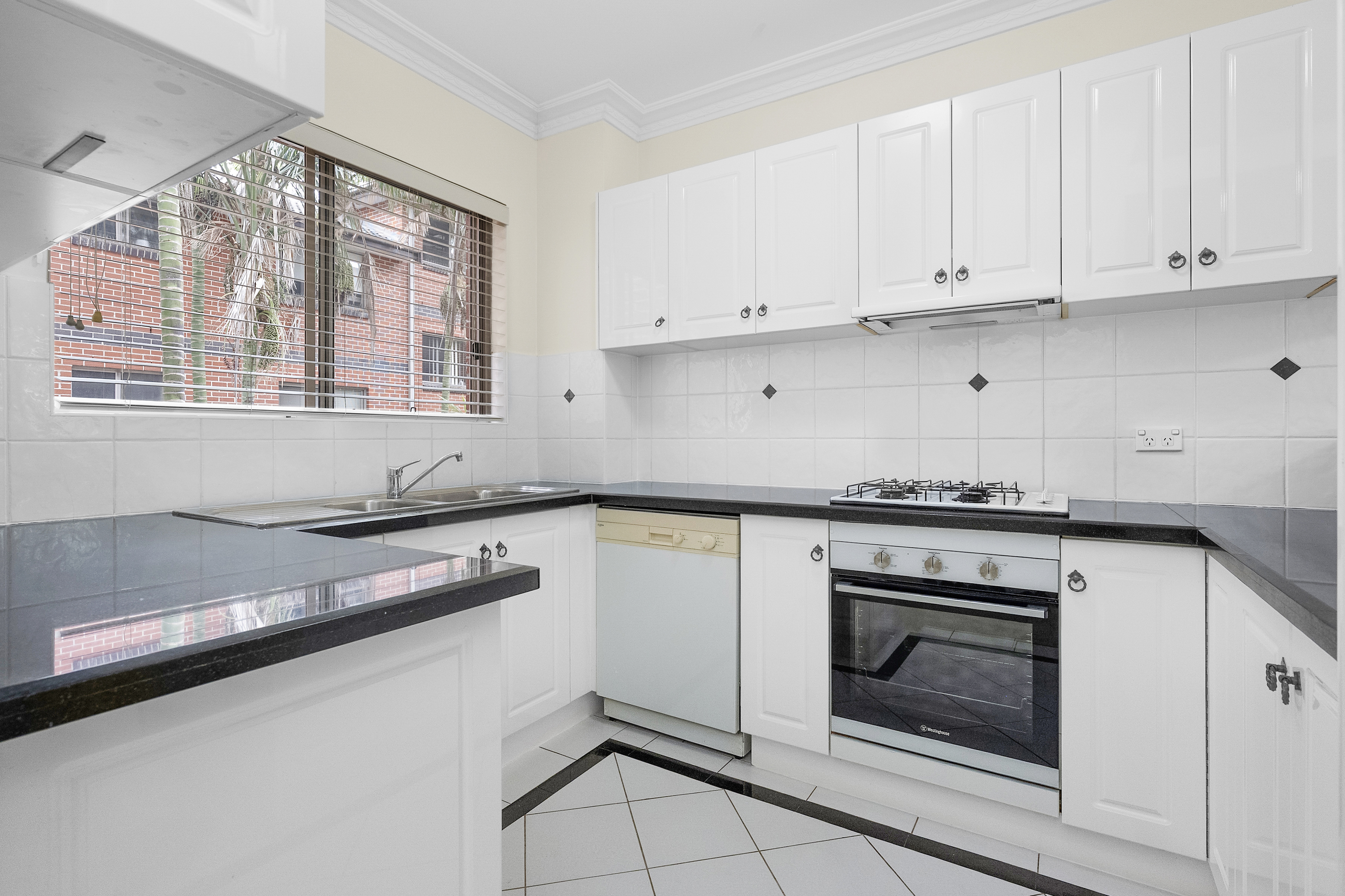 8/23-25 Burdett Street, Hornsby, NSW 2077 - Image 4