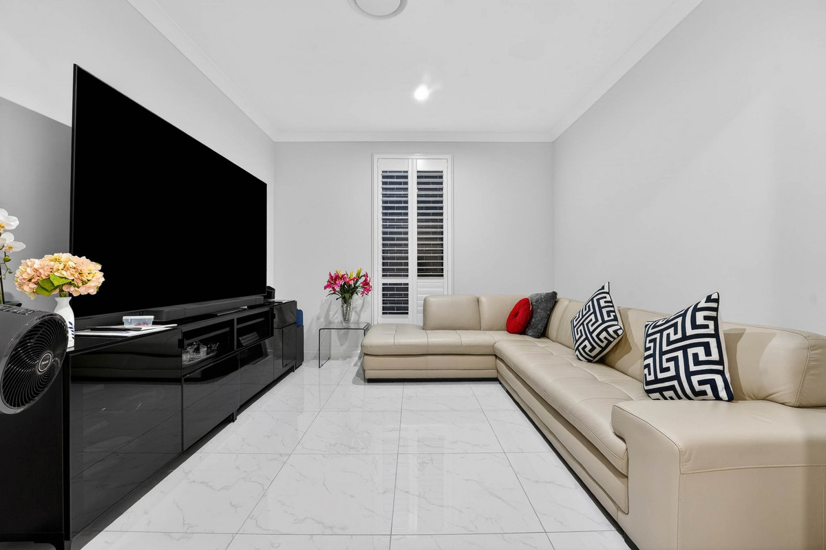 20 BEDFORD CRESCENT, Spring Mountain QLD 4300 - Image 6