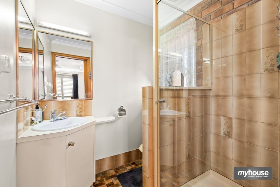 16 STUMM STREET, Kearneys Spring QLD 4350 - Image 9