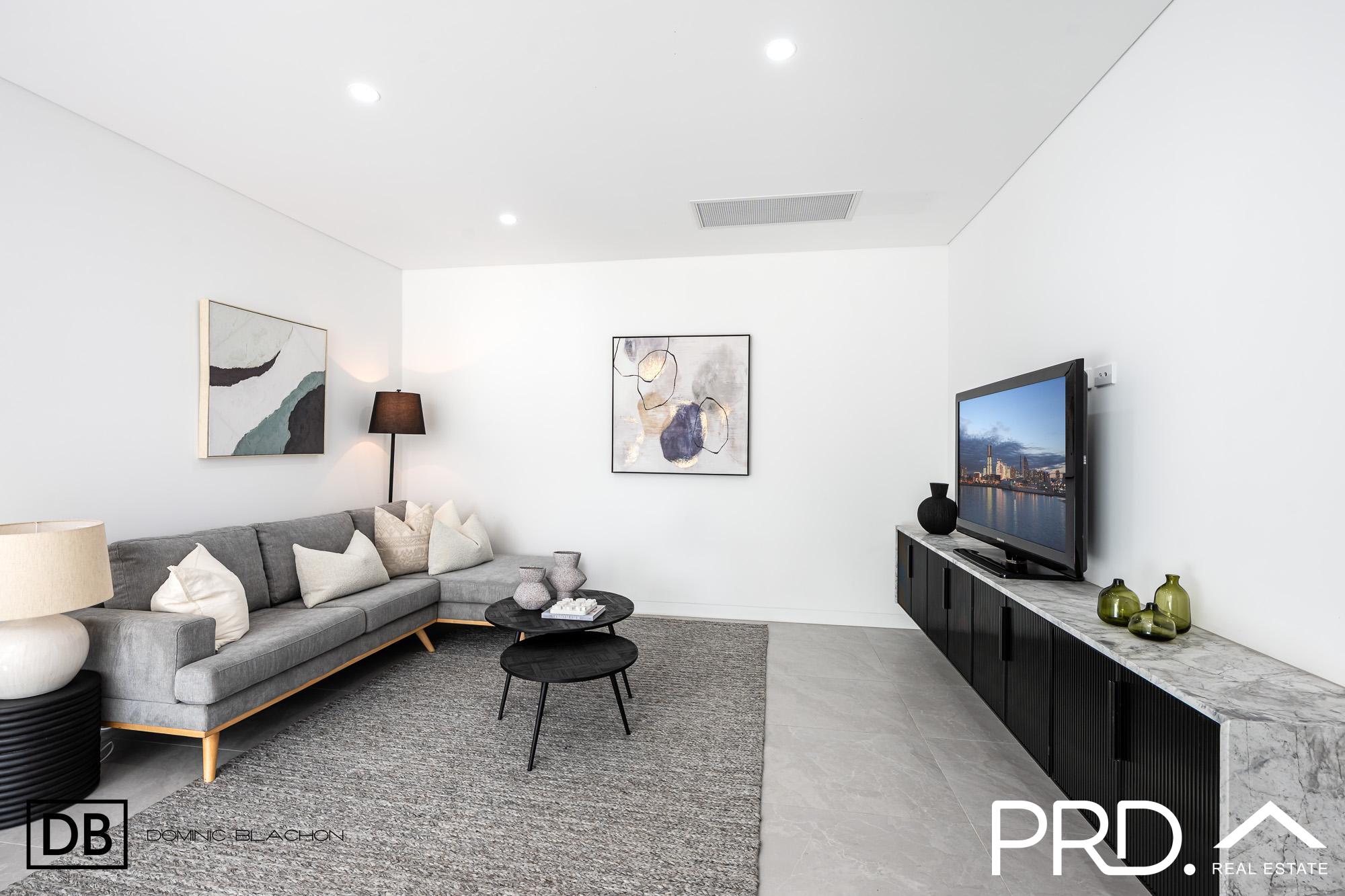 4-bedroom unit at 6 Tyalgum Avenue, Panania, NSW 2213, Canterbury-Bankstown, New South Wales