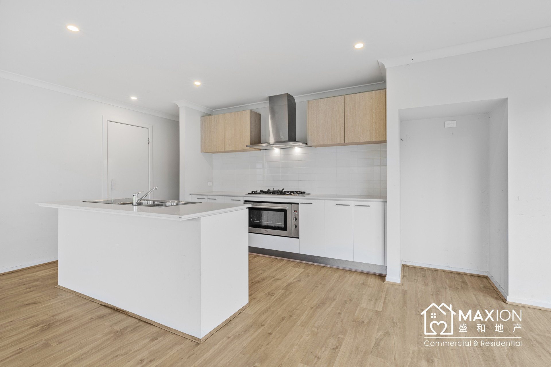 18 JAYLIE STREET, Clyde North VIC 3978 - Image 2