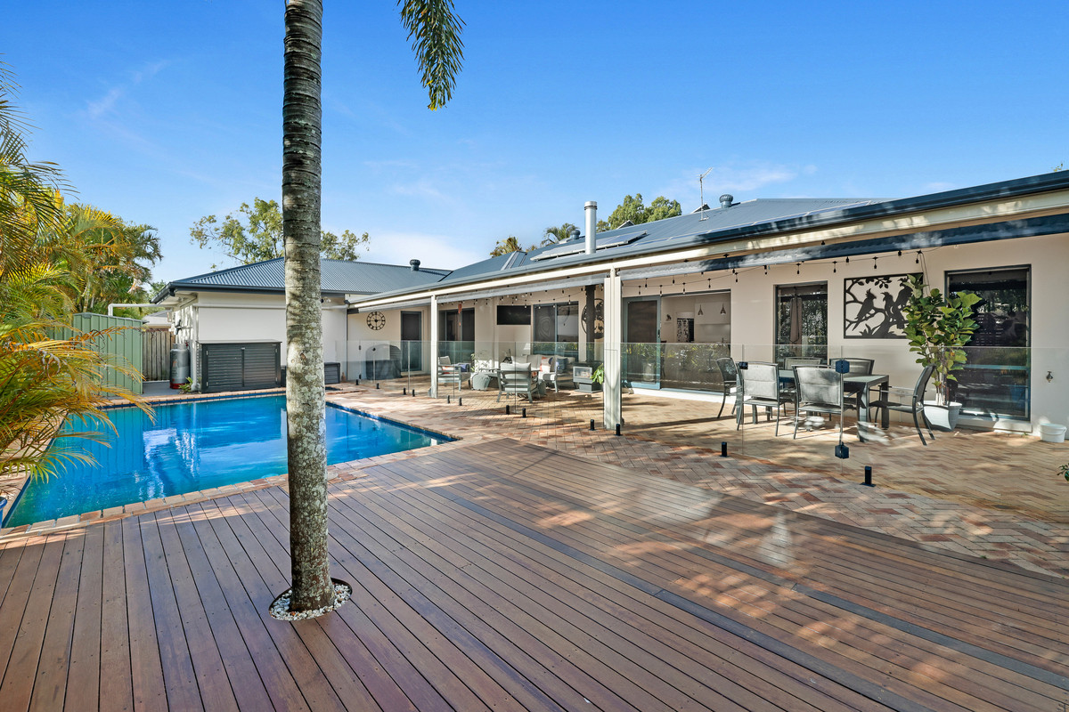 8 HUXLEY COURT, Pacific Pines QLD 4211 - Image 6