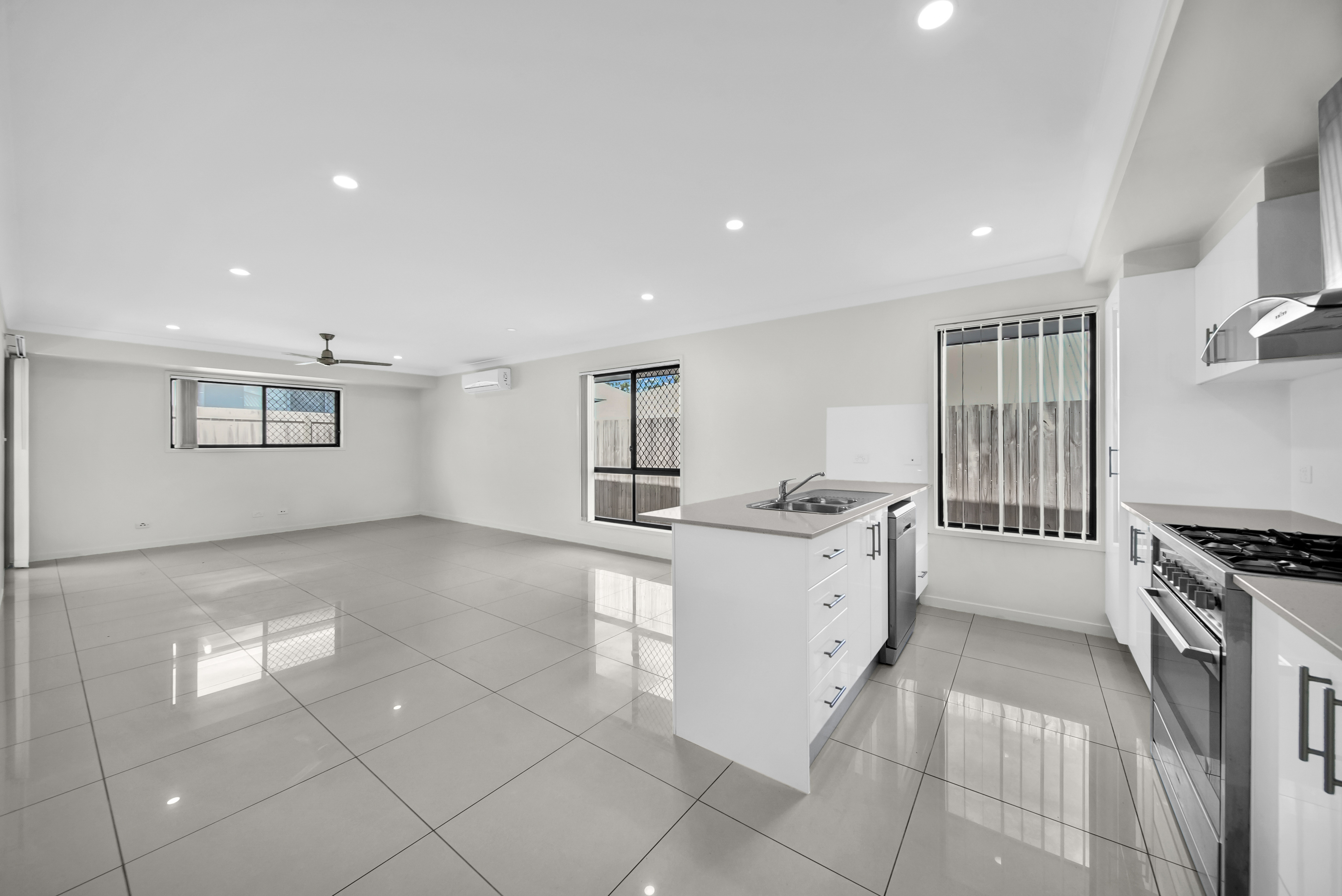 60 PEPPER TREE DRIVE, Holmview QLD 4207 - Image 2