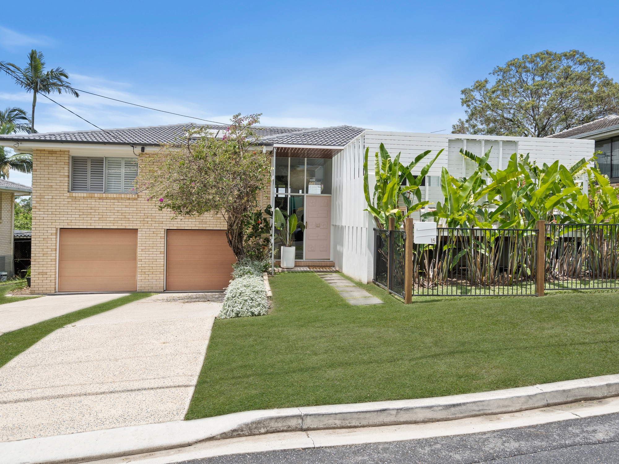 15 Mourilyan Street, Mansfield, QLD 4122 - Image 1