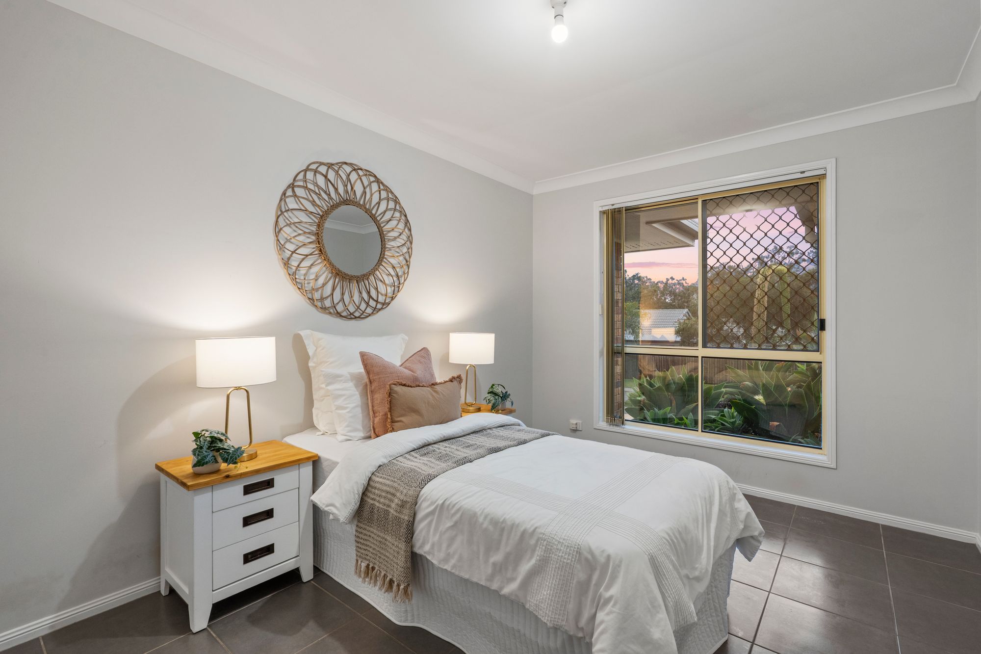 2 Harrogate Terrace, Birkdale, QLD 4159 - Image 3