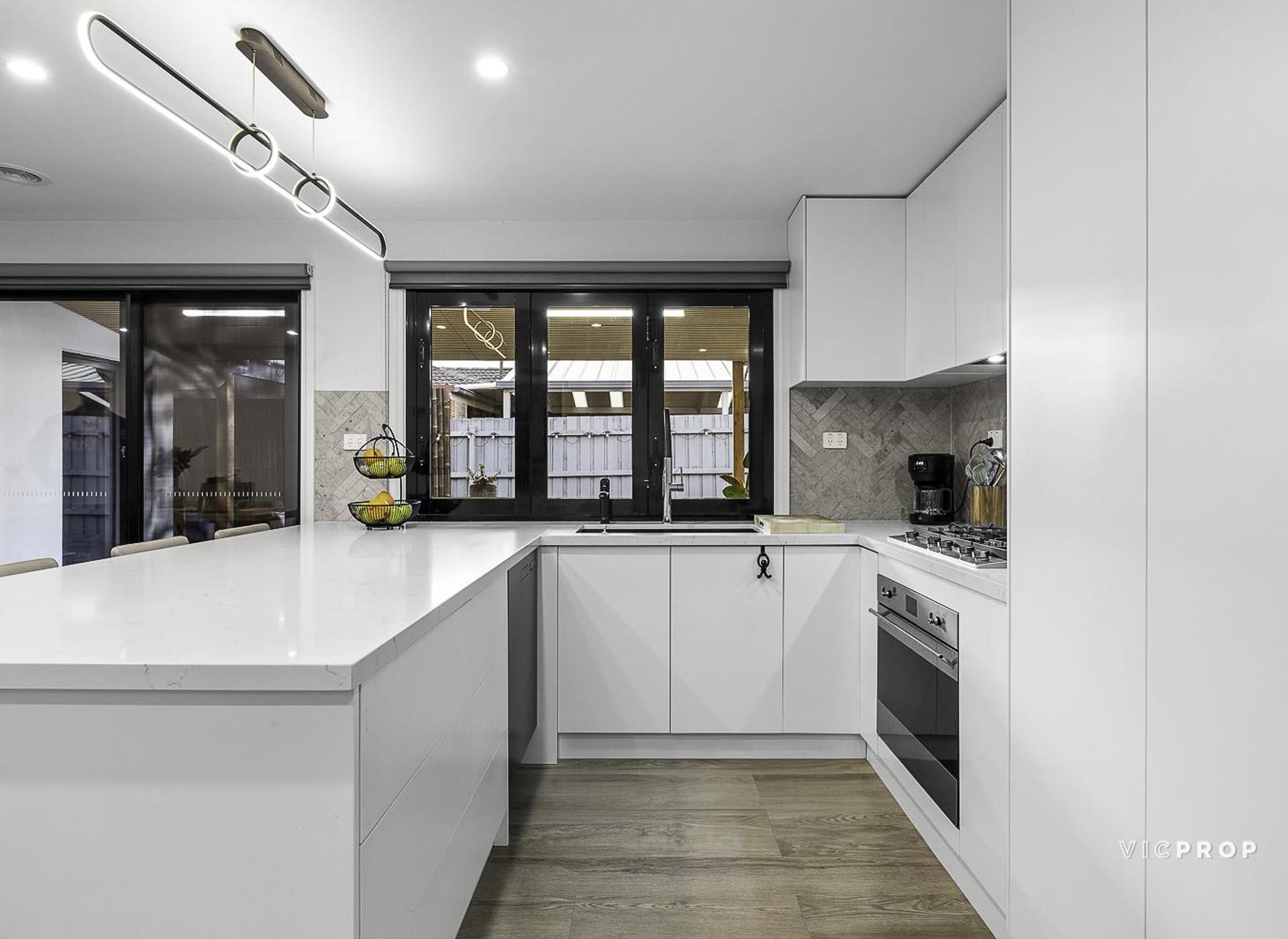 13 Dampier Court, Epping, VIC 3076 - Image 3