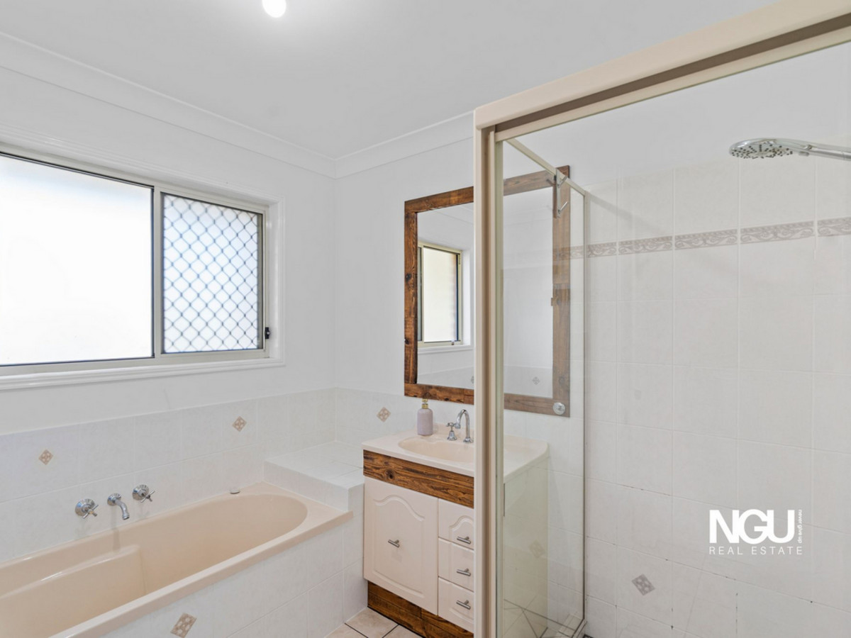 5-bedroom house at 10 Jimba Road, Lockyer Waters, QLD 4311, Lockyer Valley, Queensland