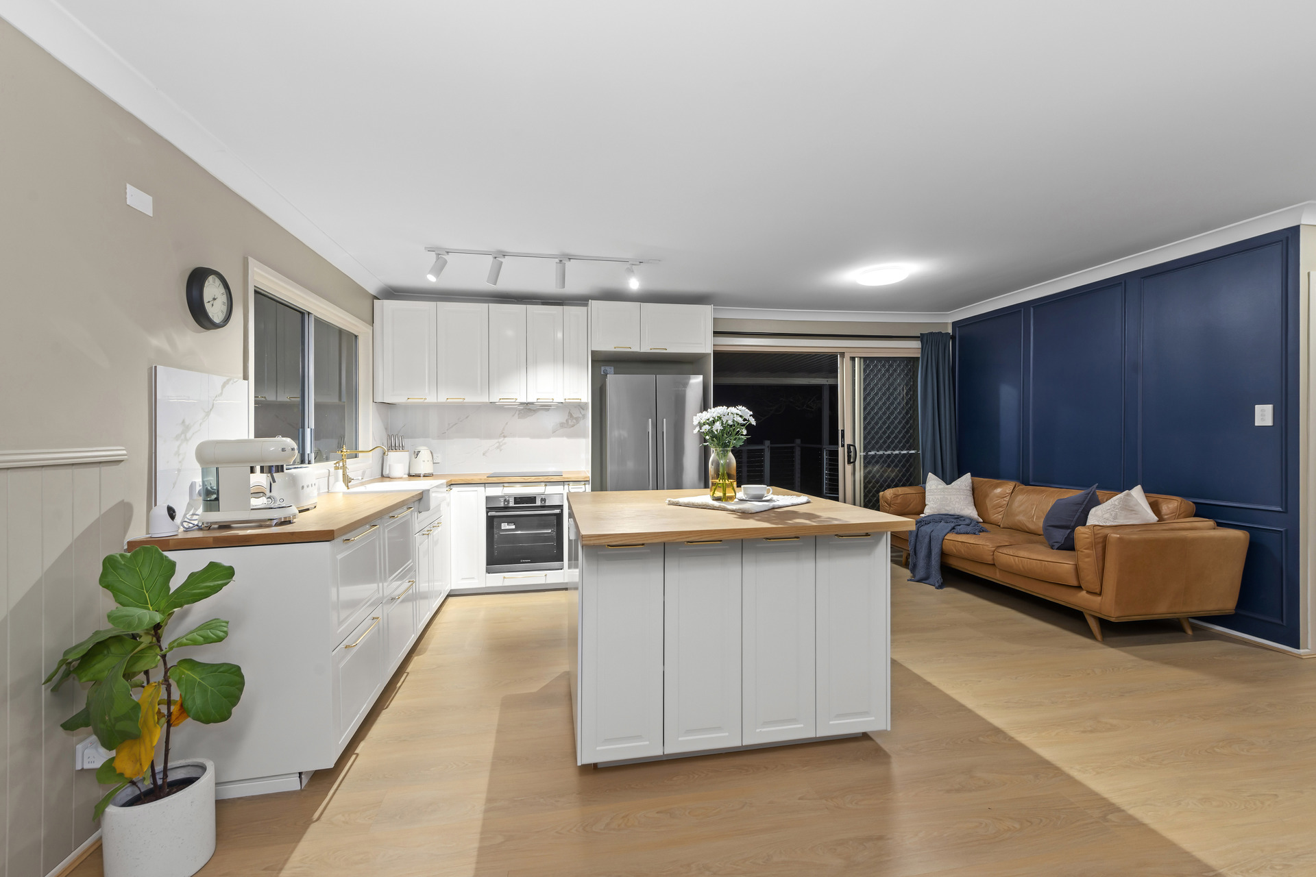 52 Pareena Crescent, Mansfield, QLD 4122 - Image 5