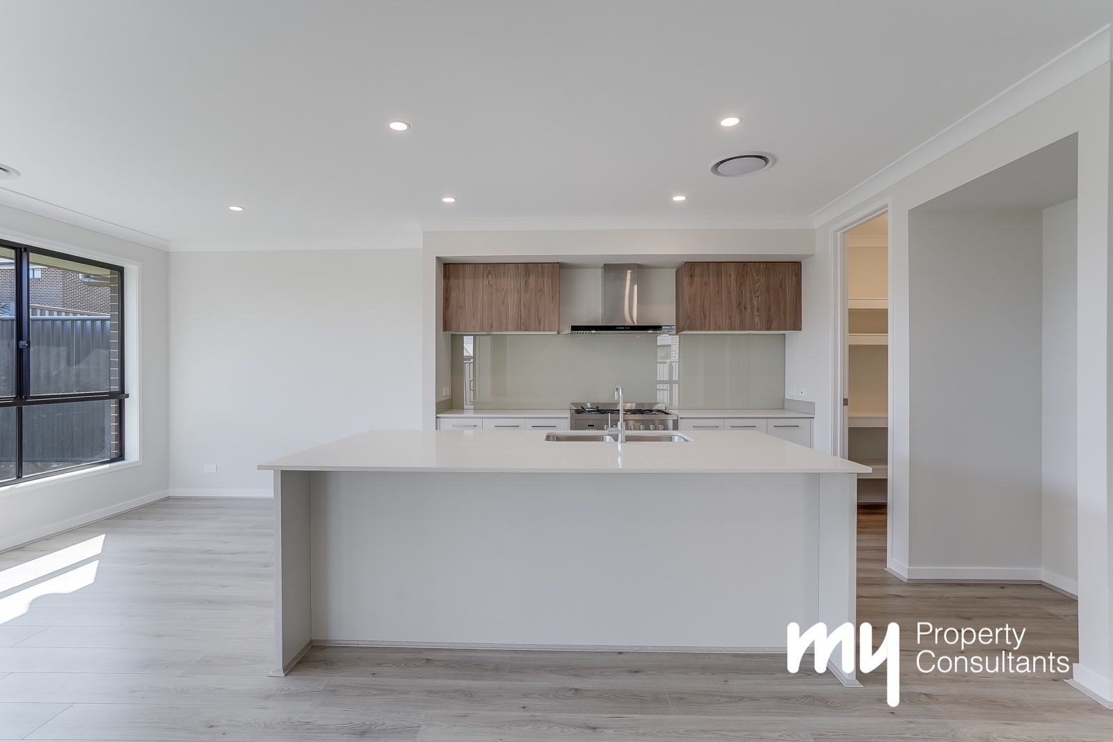 10 Cornforth Crescent, Catherine Field, NSW 2557 - Image 3