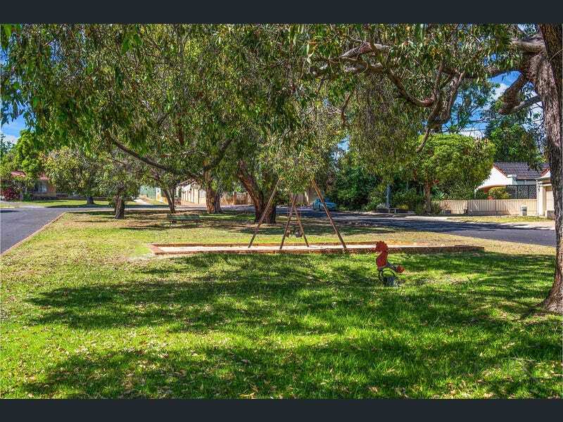 4 HODGSON PLACE, Kardinya WA 6163 - Image 3