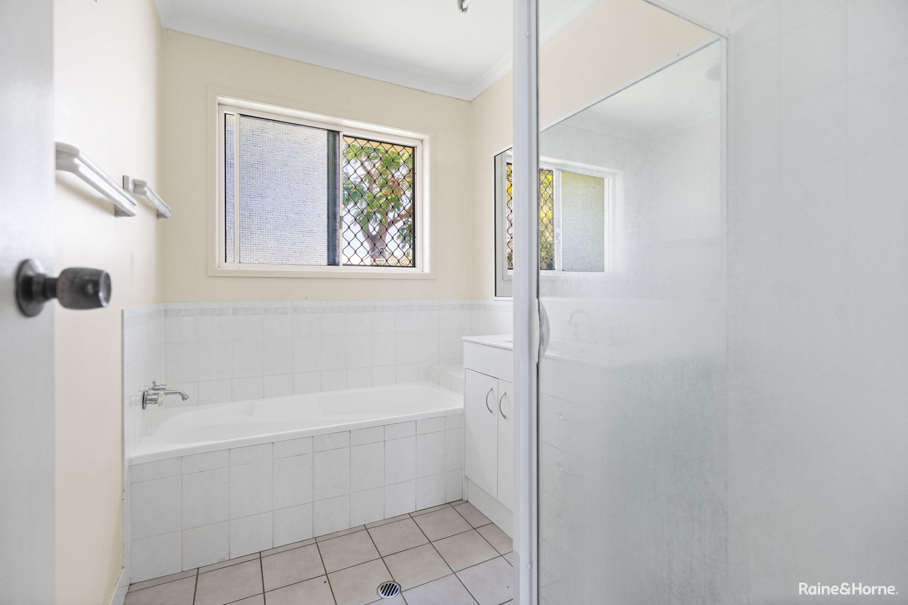 152 HAMMOND STREET, Urangan QLD 4655 - Image 9