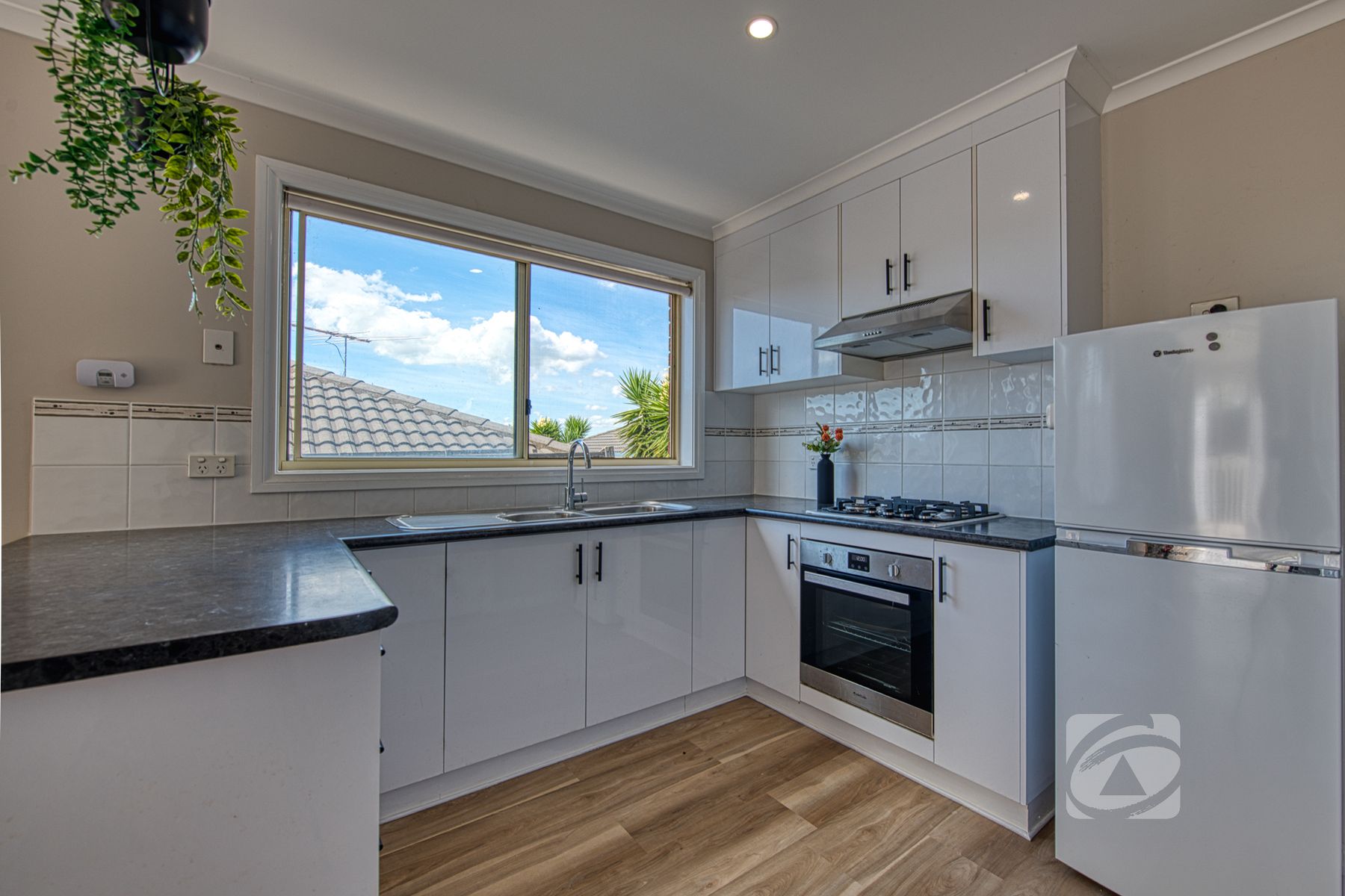 5 3 HALE PLACE, PAKENHAM VIC 3810 - Image 4