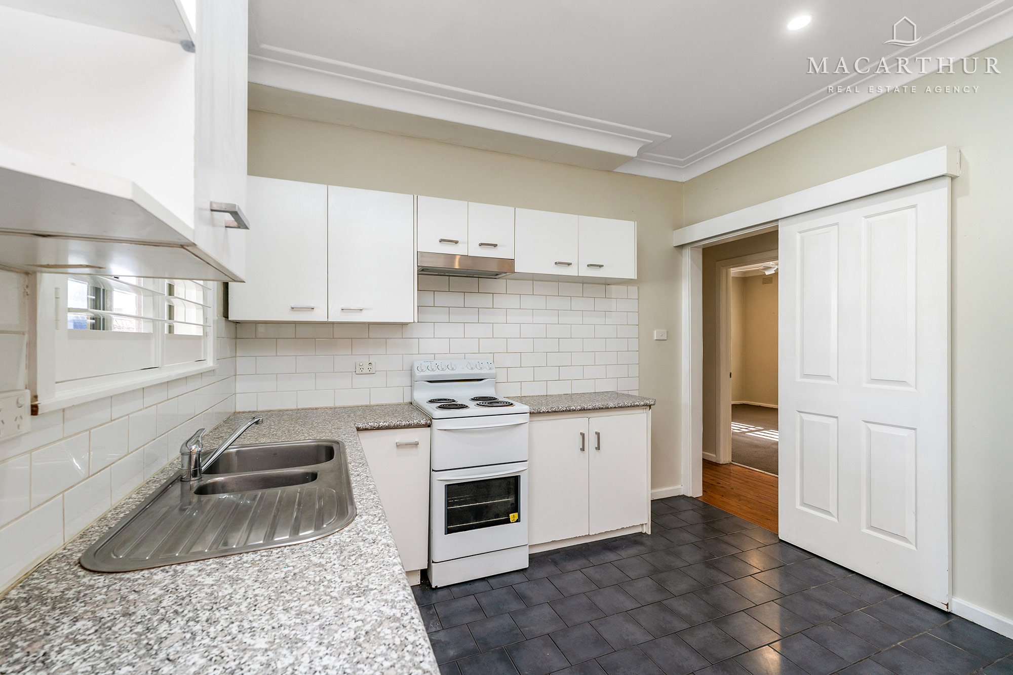 13 Plumpton Road, Kooringal, NSW 2650 - Image 9
